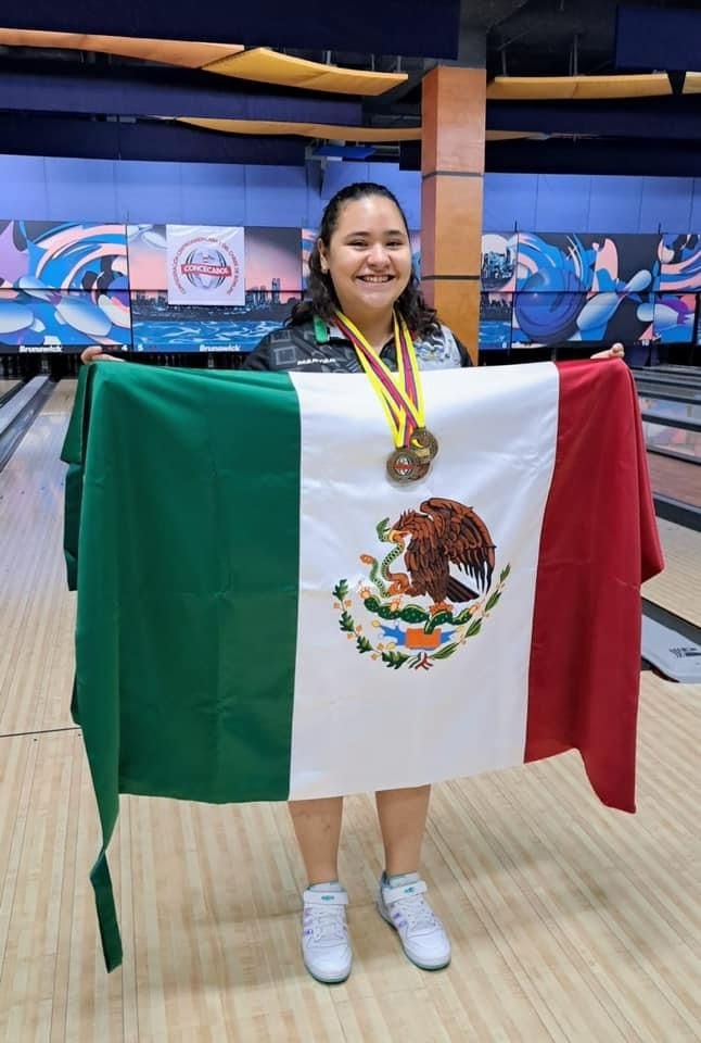 Consigue doble oro en campeonato de boliche centroamericano