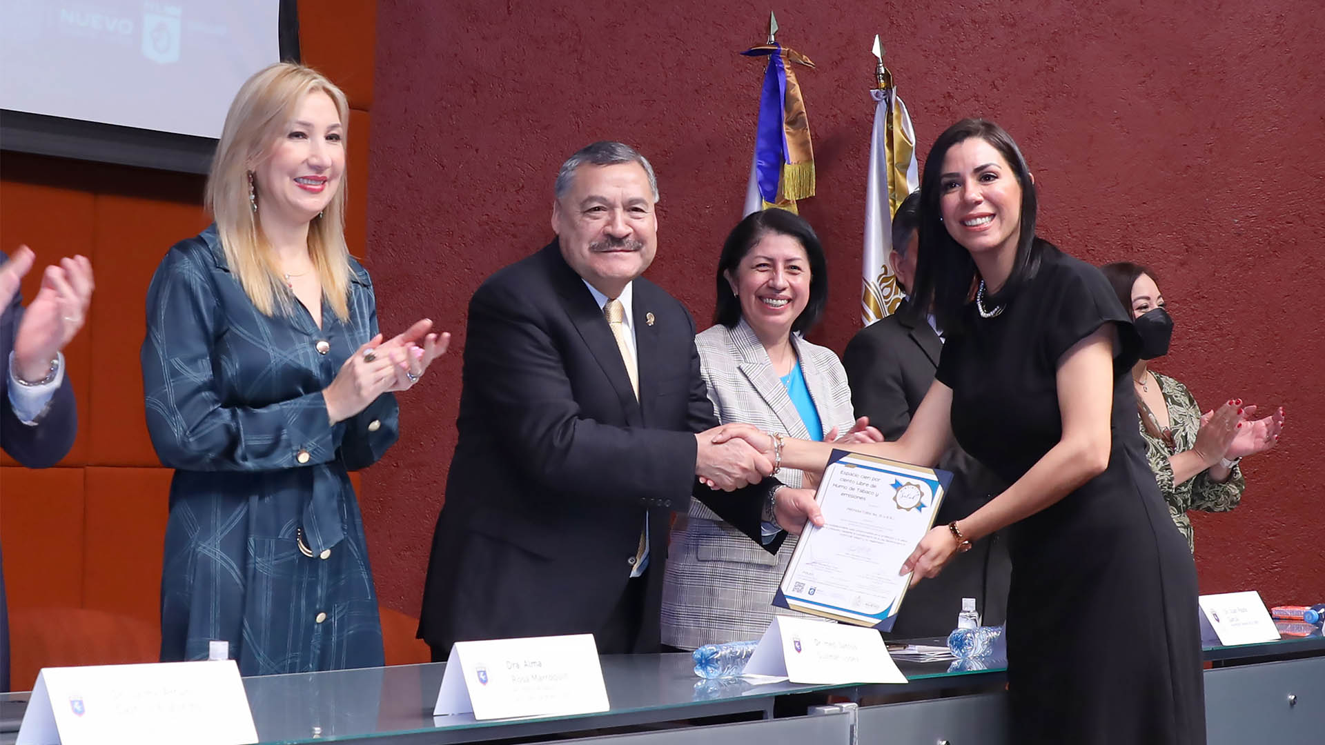 Reciben 76 dependencias de la UANL el sello Distinción Salud