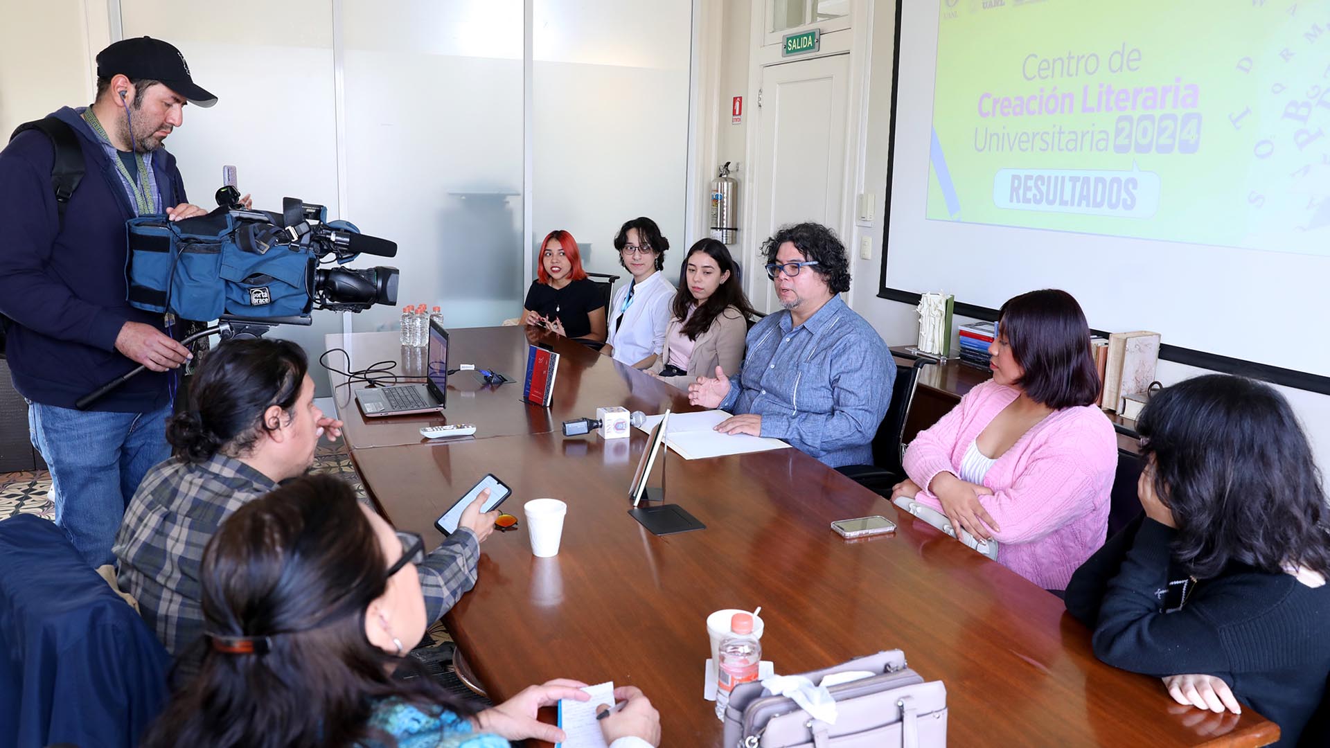 Centro de Creación Literaria presenta a nueva generación de becarios