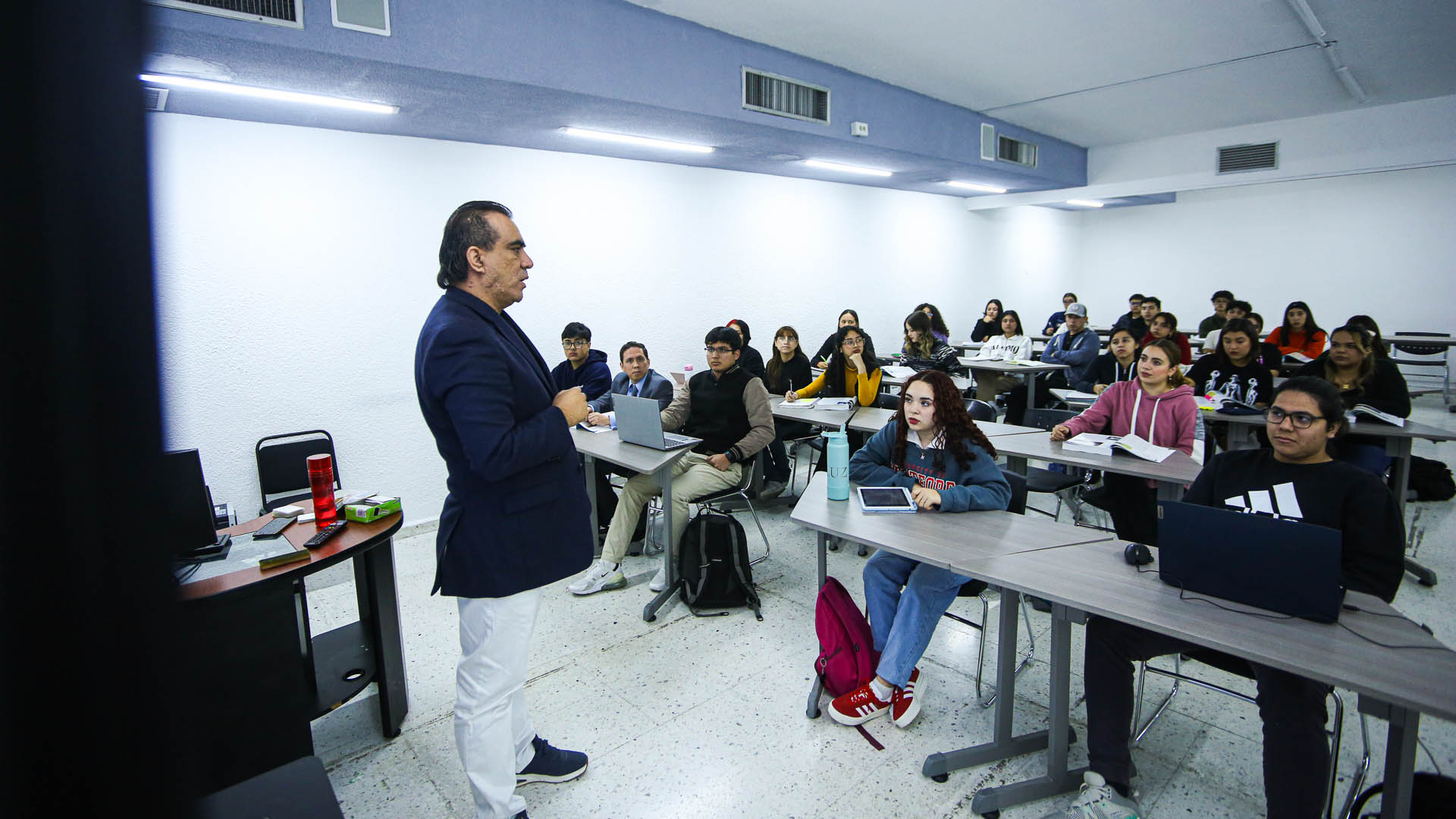 Egresará UANL a líderes en innovación y emprendimiento