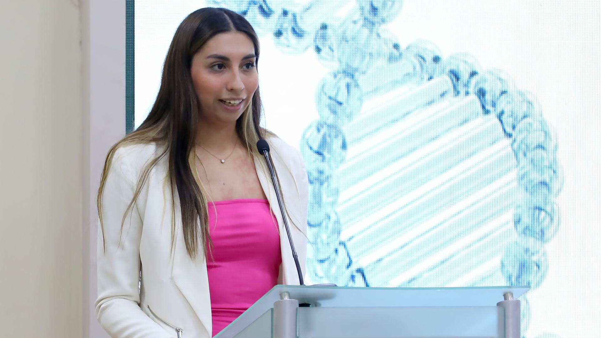 Vencen alumnas de FCB retos de la ciencia