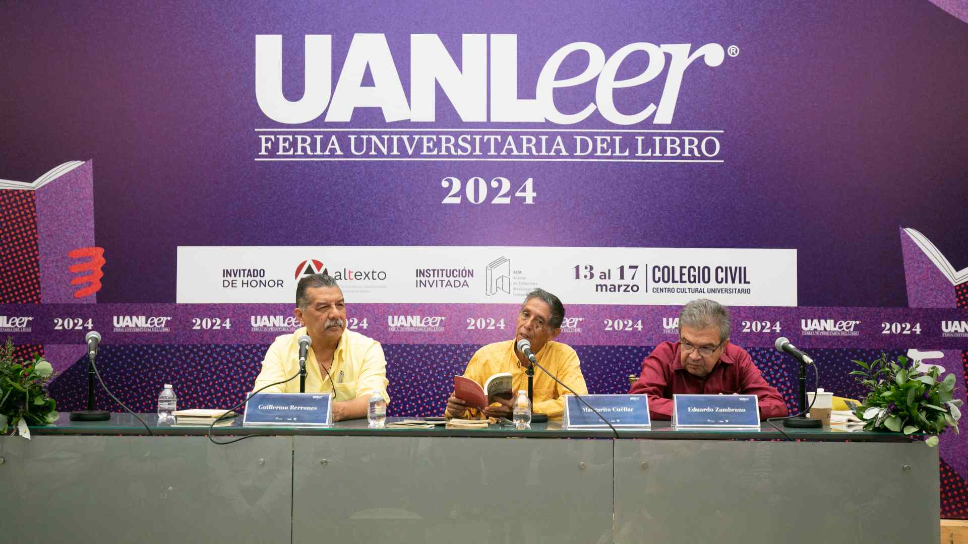 Evocan a Óscar Efraín Herrera leyendo su obra