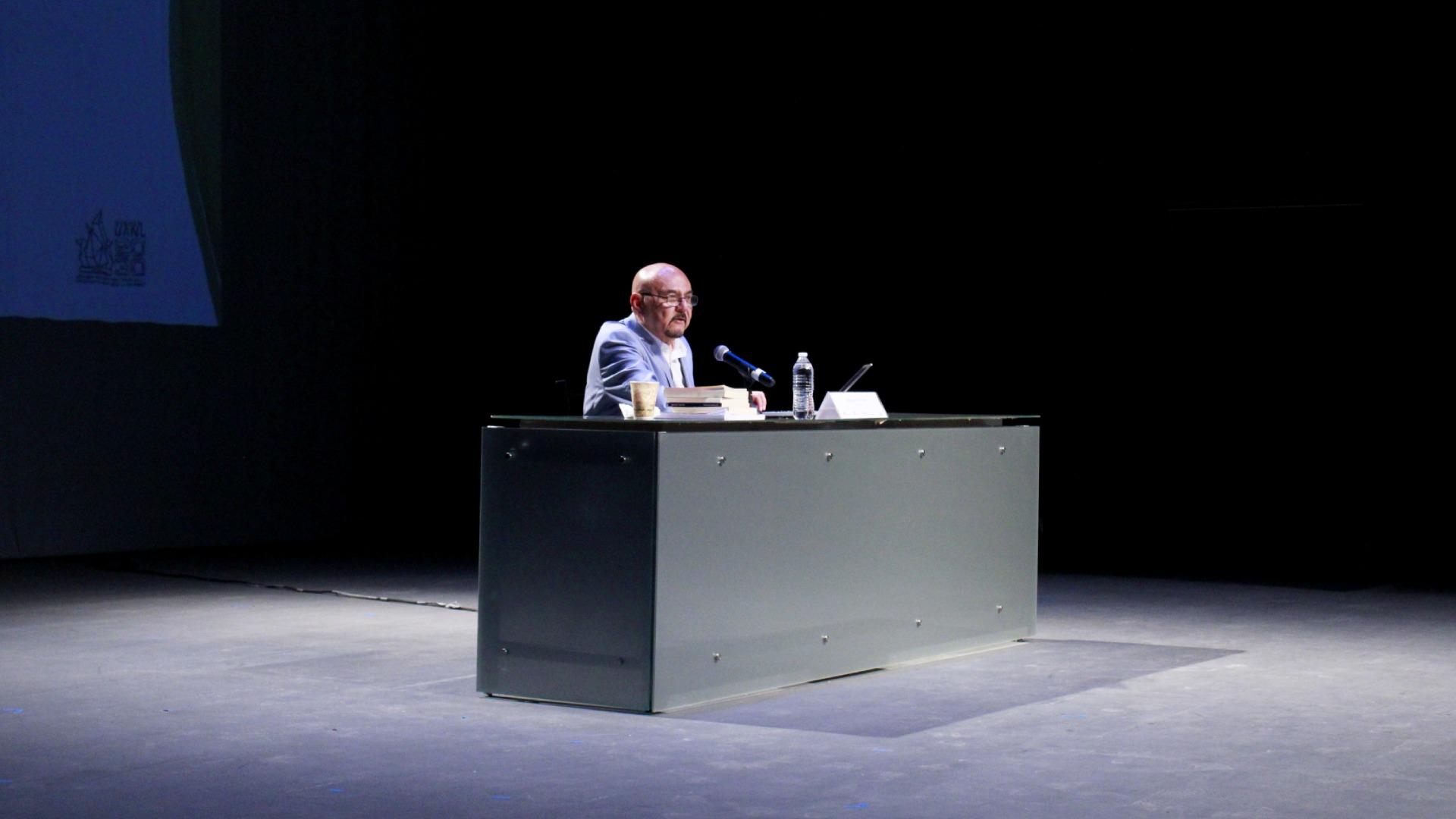 Resaltan perfil de líder de Sergio García en el teatro regional