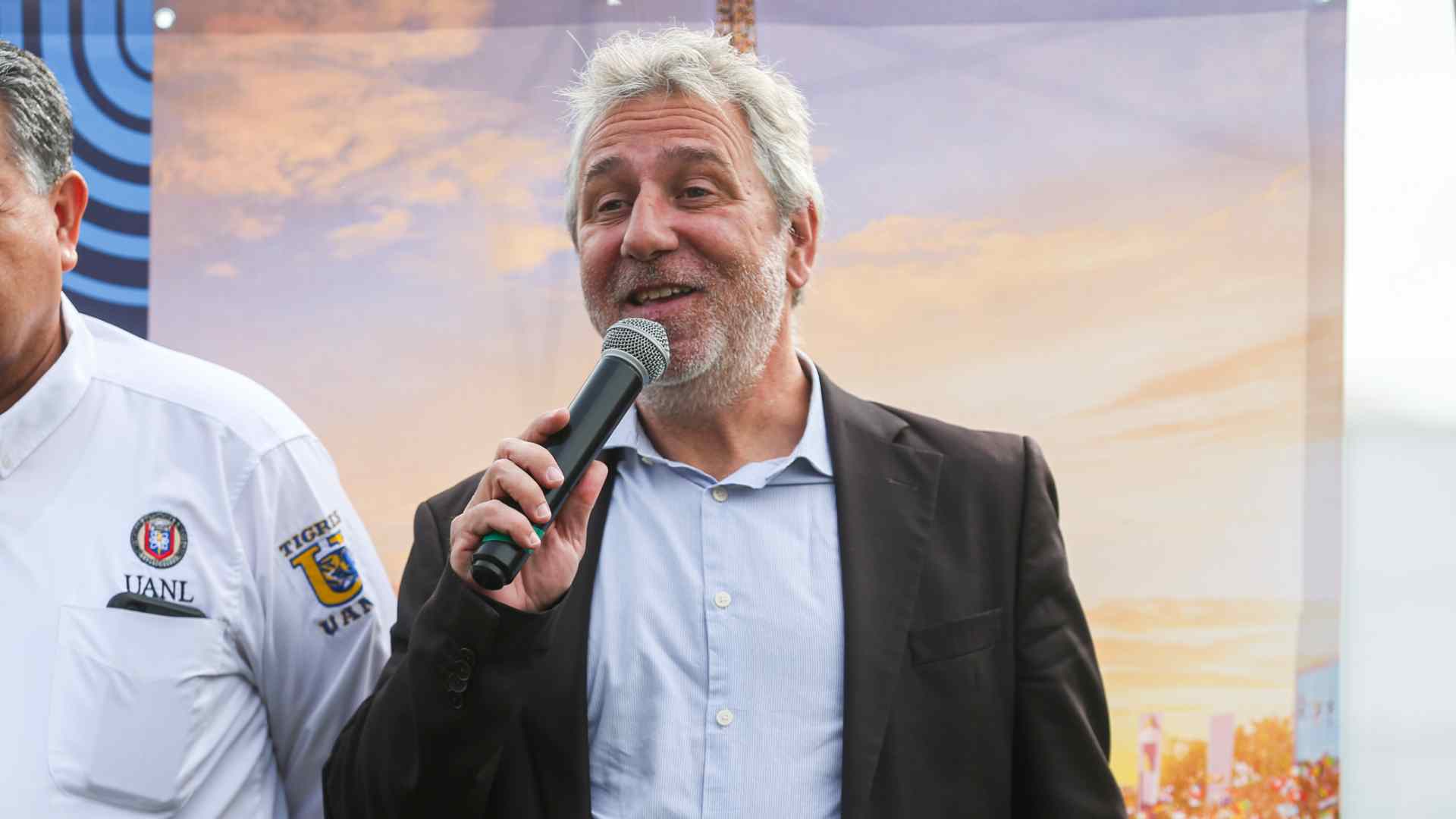 Es UANL invitada de honor en Relevo Alrededor del Mundo