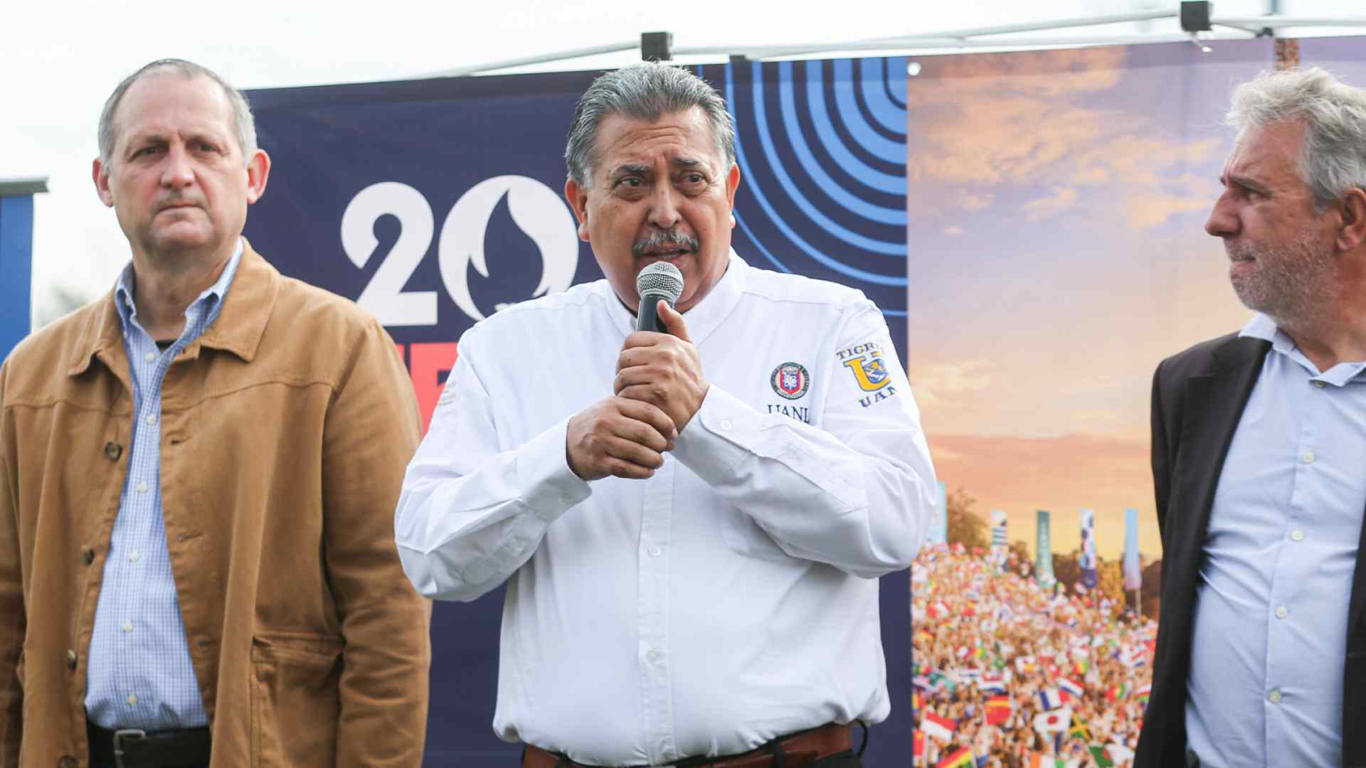 Es UANL invitada de honor en Relevo Alrededor del Mundo