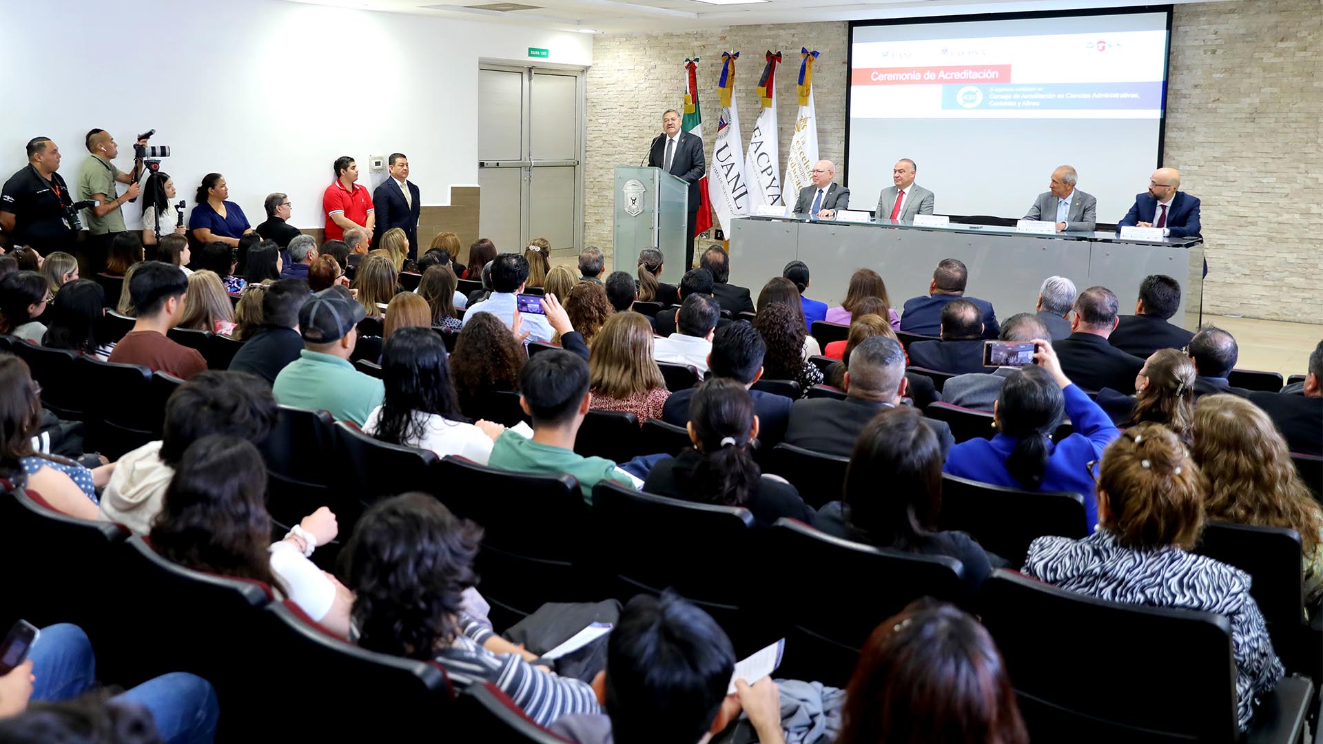 Reciben tres programas de licenciatura de FACPYA acreditación de CACECA