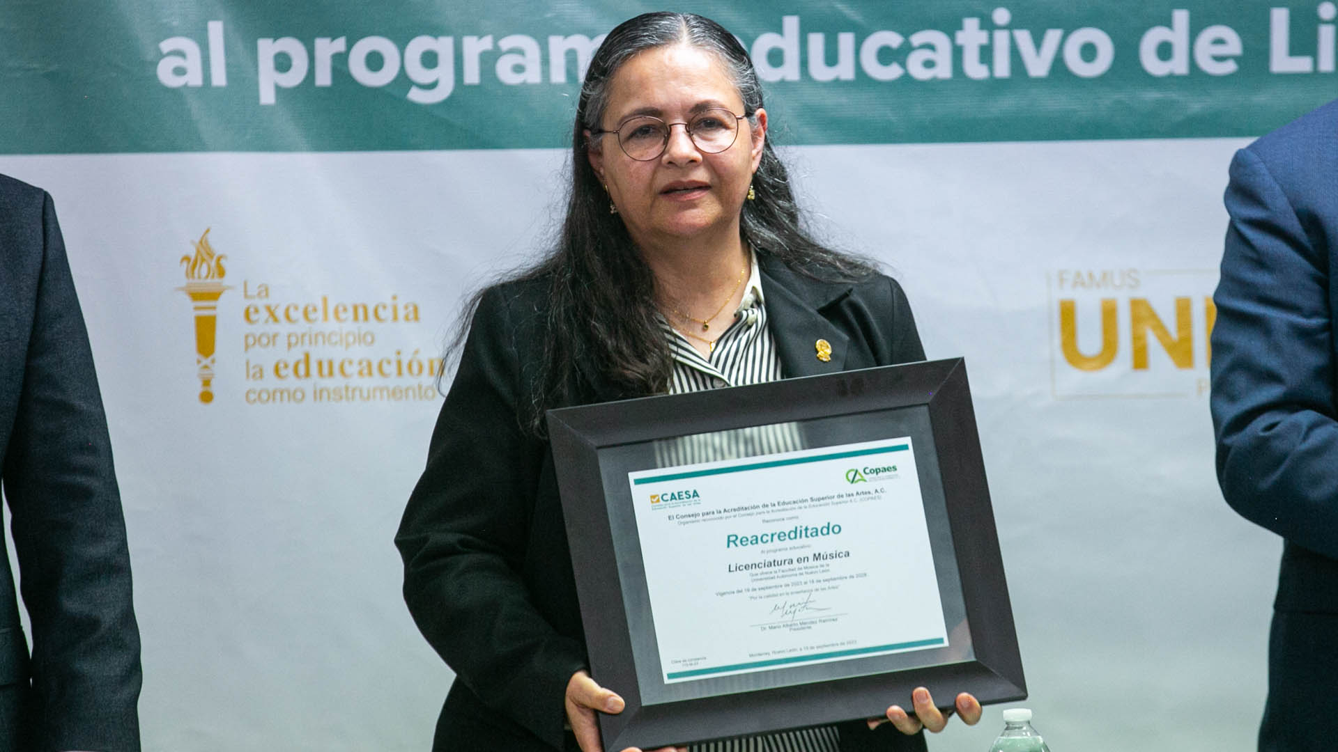 Recibe licenciatura en música de UANL reacreditación de CAESA