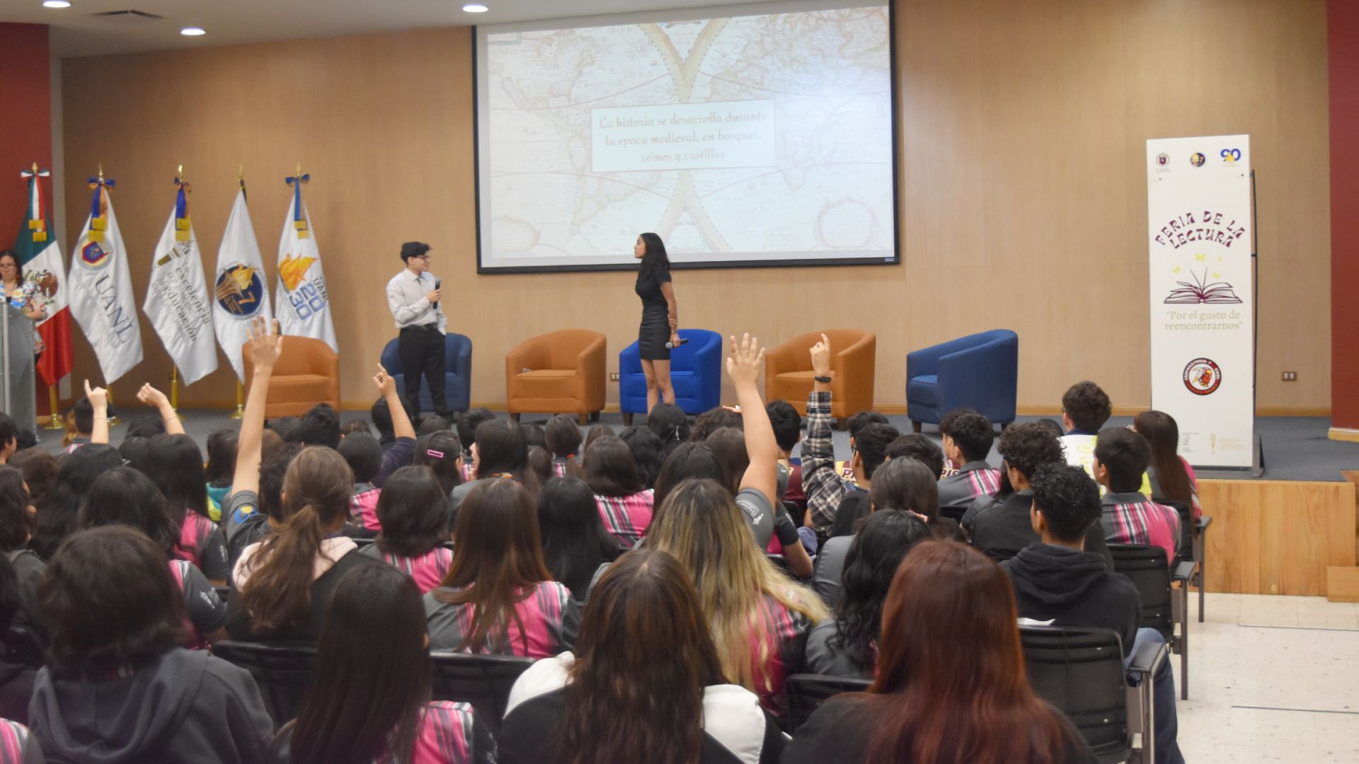 Desarrollan técnicas expresivas en feria de la lectura de Prepa 7