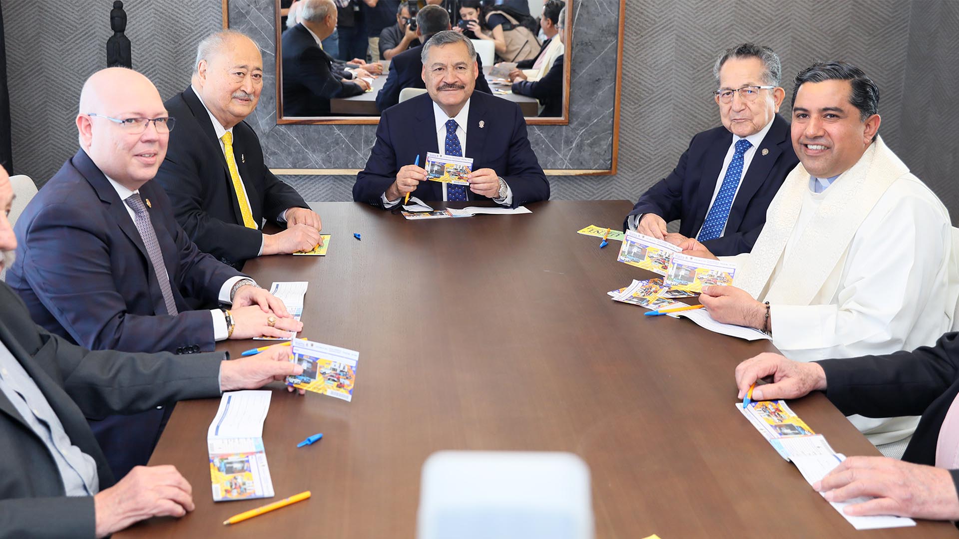 Presentan premios del Sorteo 40 de la Siembra Cultural