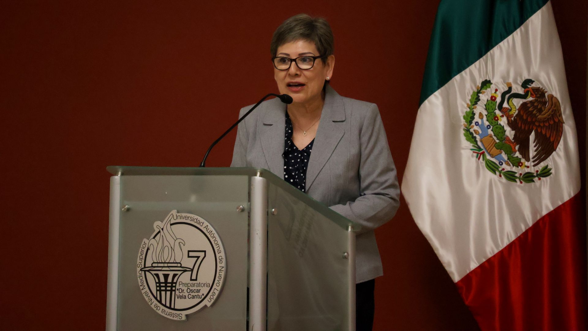 Ponen a prueba dominio del español en certamen de Preparatoria 7