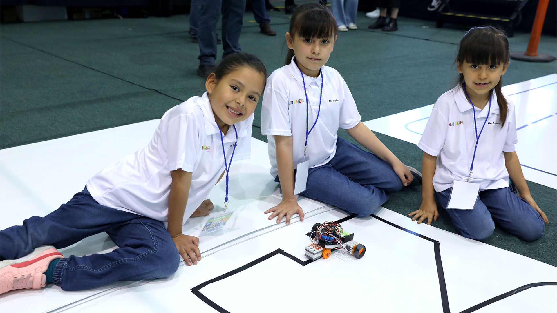 Destaca presencia de mujeres en torneo de robótica