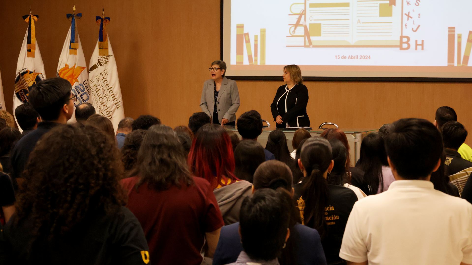 Ponen a prueba dominio del español en certamen de Preparatoria 7