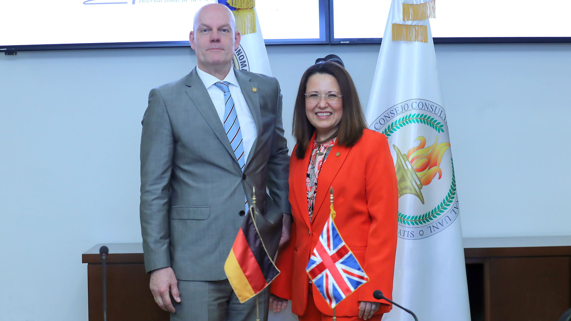 Refuerza UANL vínculos con países de Europa
