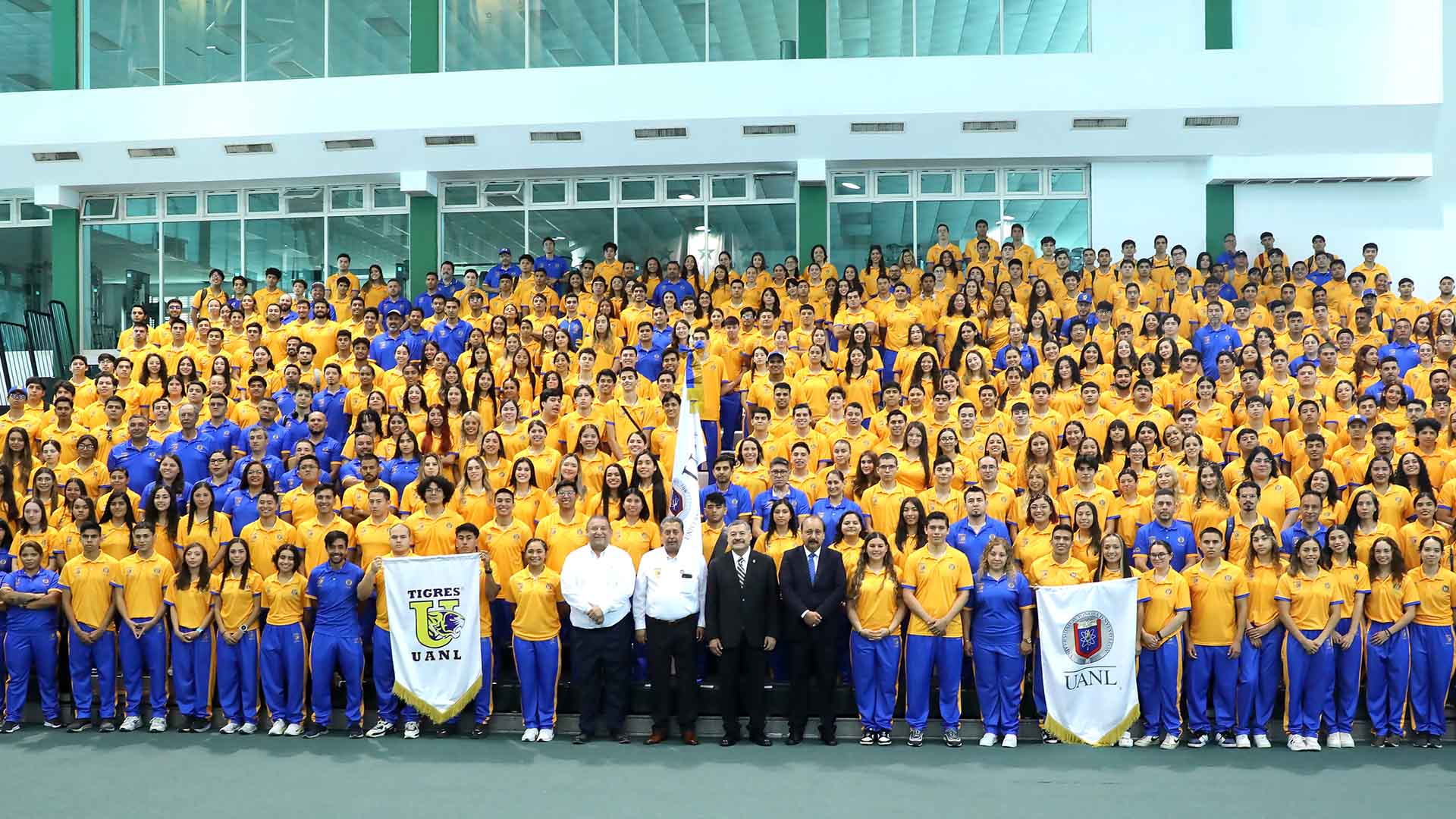 Abandera Rector a deportistas Tigres rumbo a Universiada Nacional
