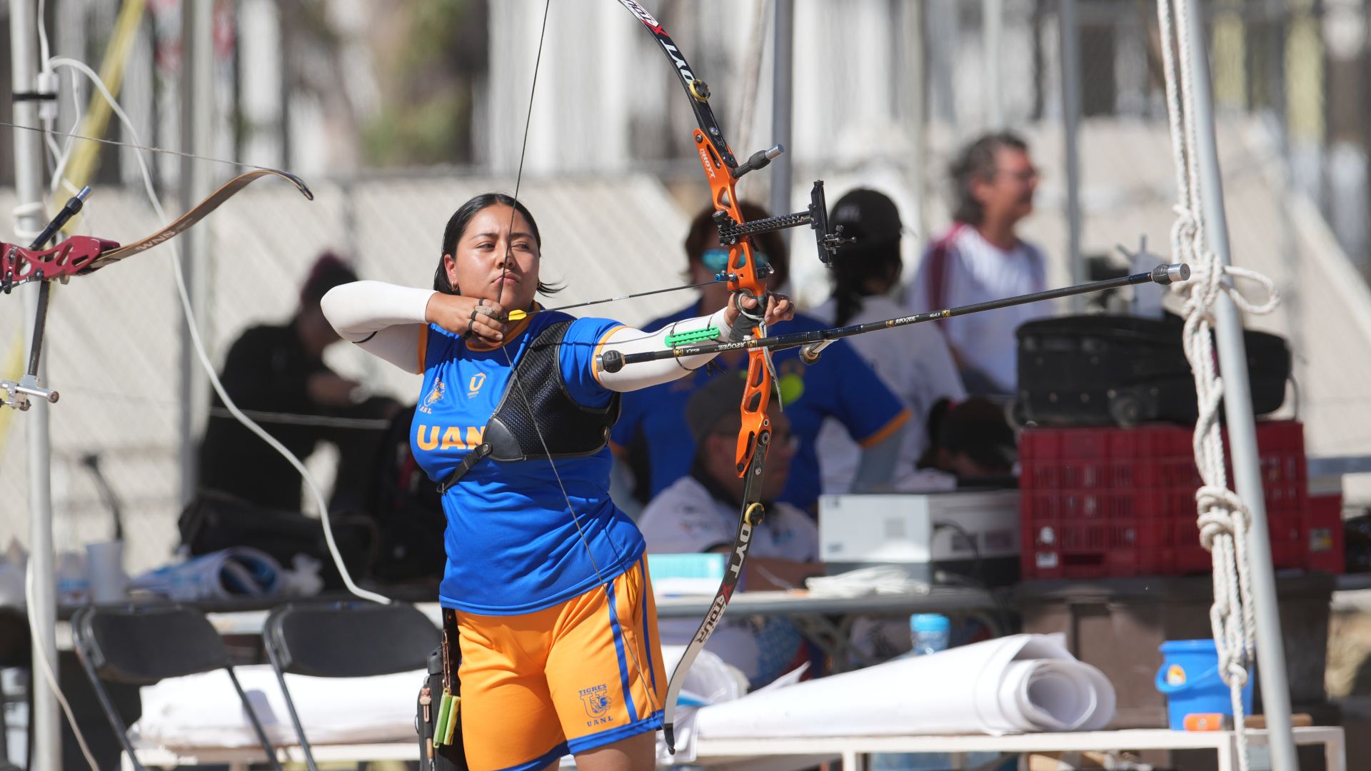 Logran arqueras de UANL medalla de oro en equipo femenil
