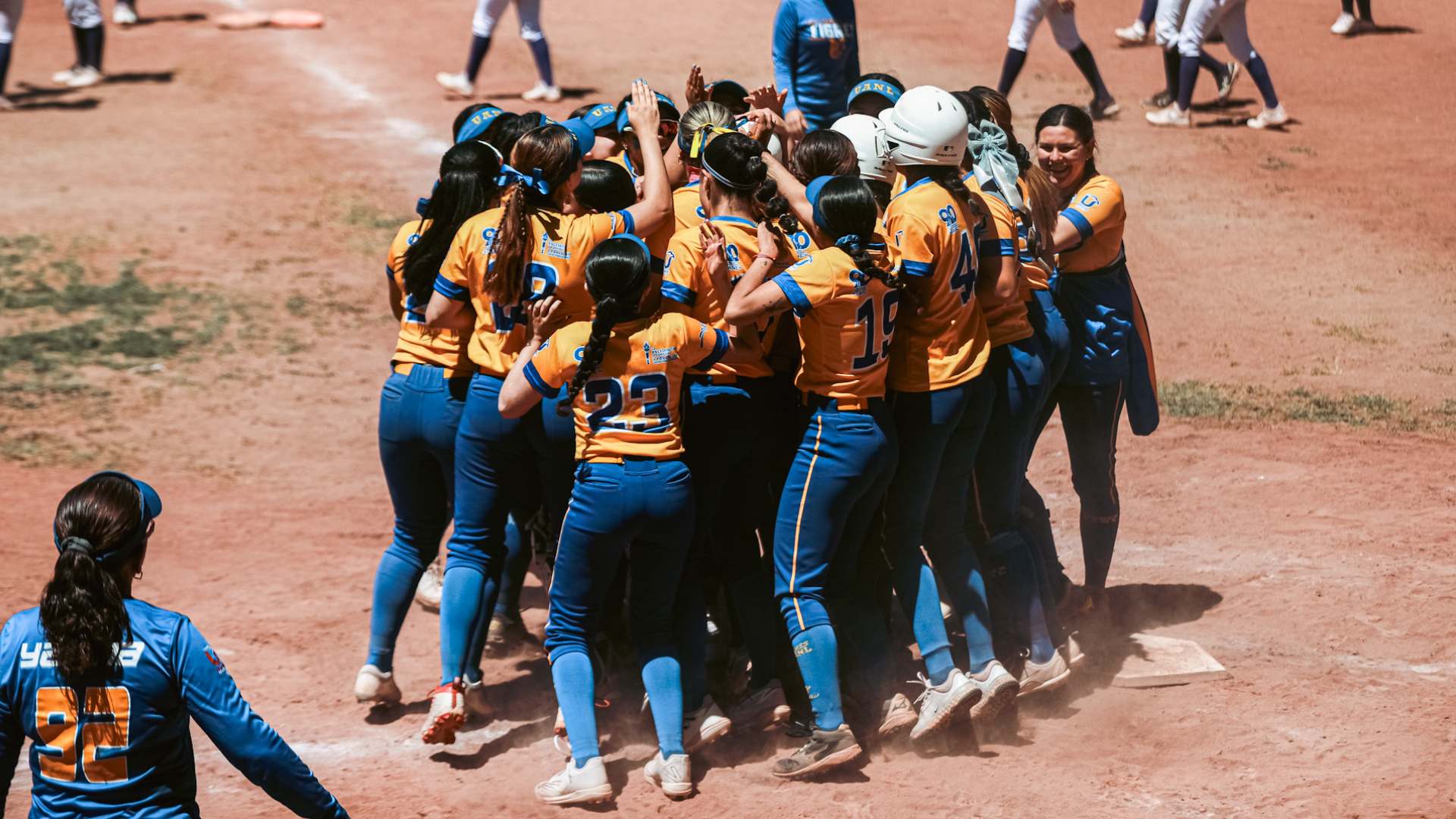 Van Tigres a final del softbol en Universiada Nacional