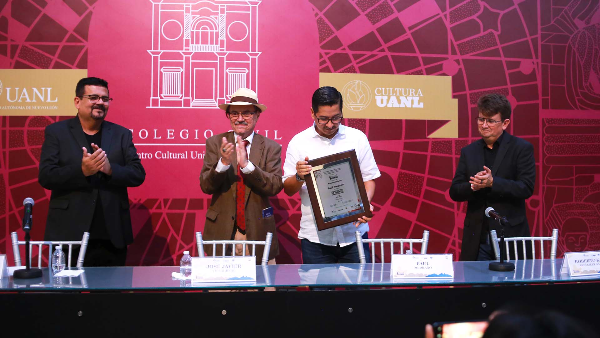 Obtiene Paul Medrano Premio Nacional de Cuento José Alvarado