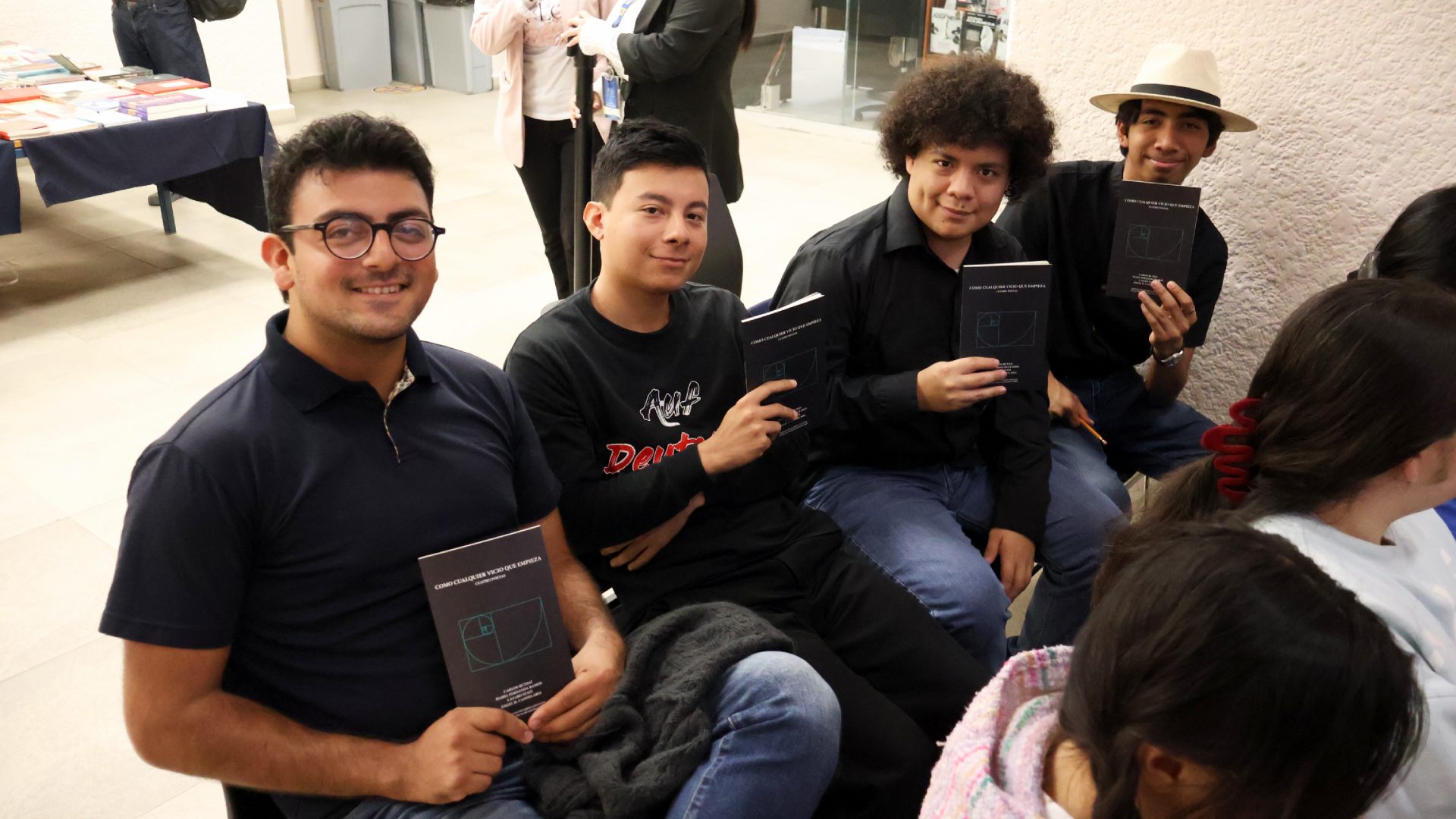 Celebran con poesía Día Internacional del Libro