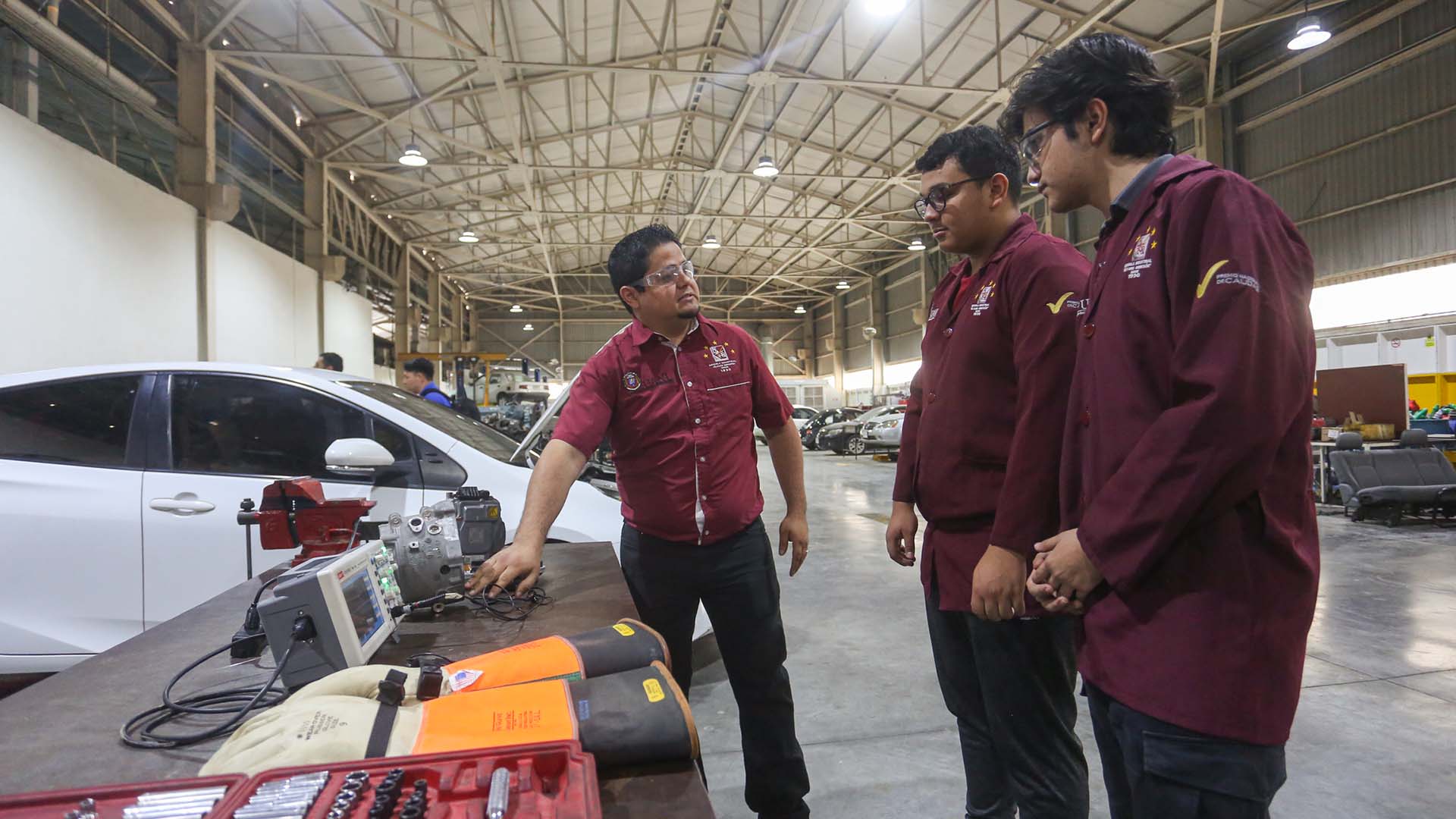 Expande UANL oferta académica con Bachillerato Técnico en Electromovilidad