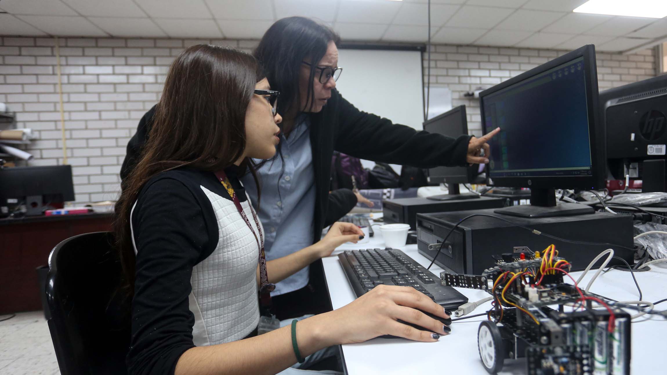 Añade UANL bachillerato técnico en IA a su oferta académica