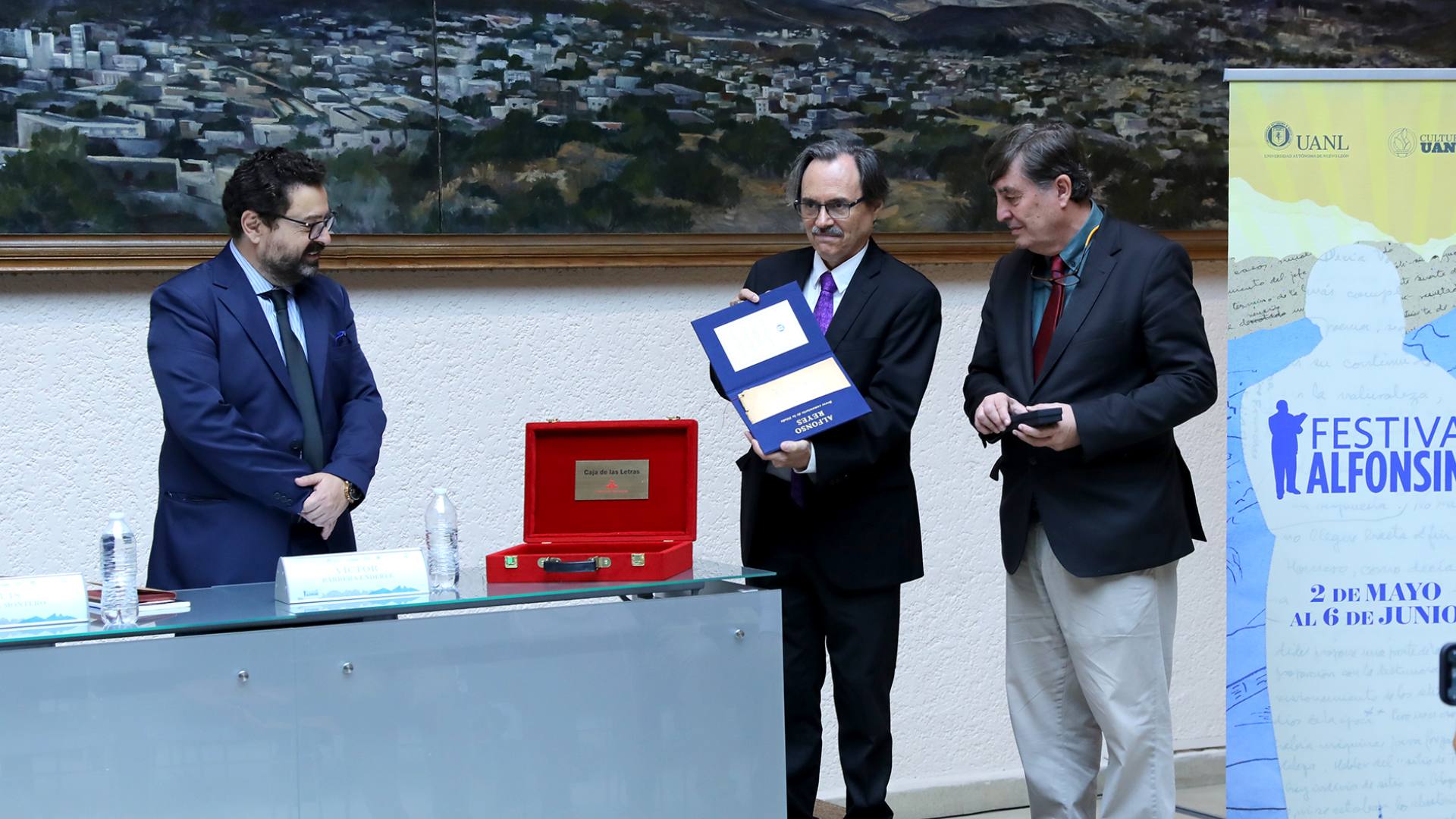 Guardan legado de Reyes en Caja de las Letras del Instituto Cervantes