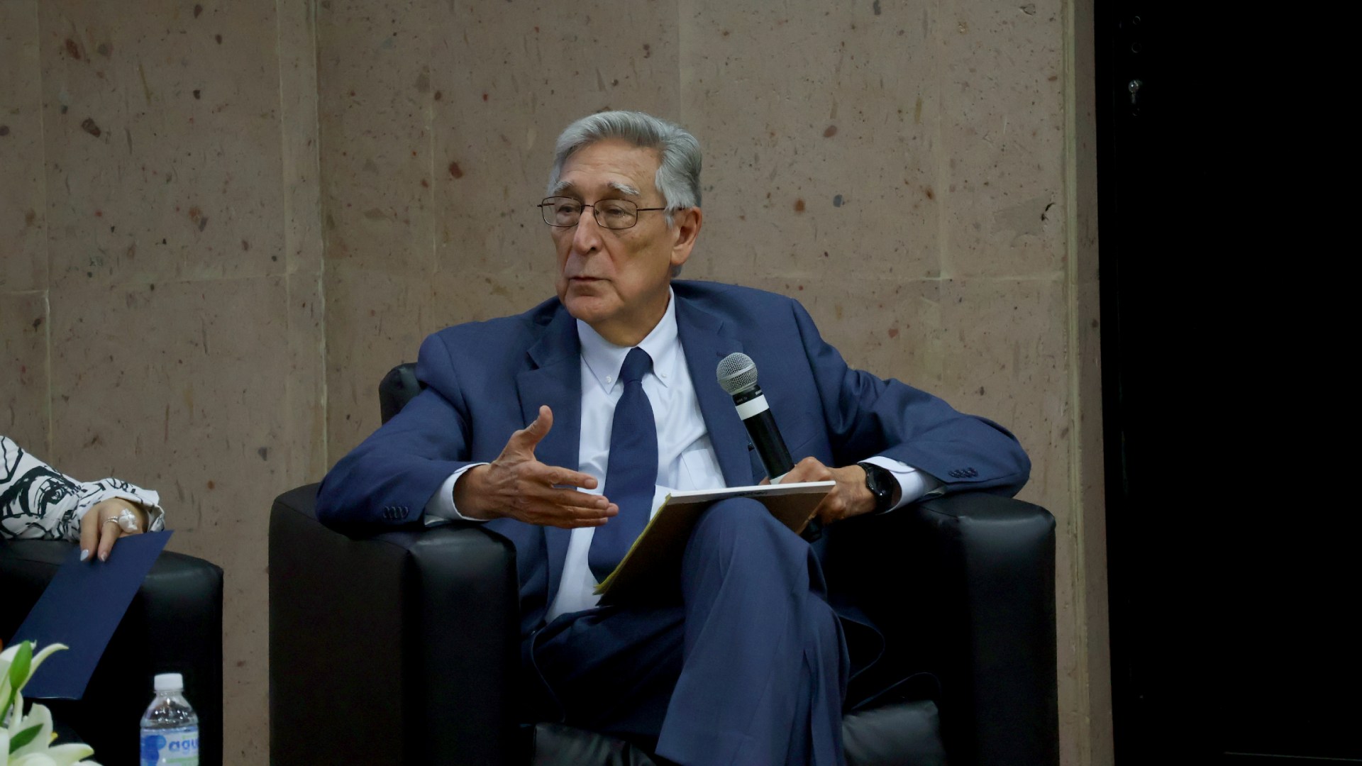 Reflexionan en FAECO sobre autonomía del Banco de México