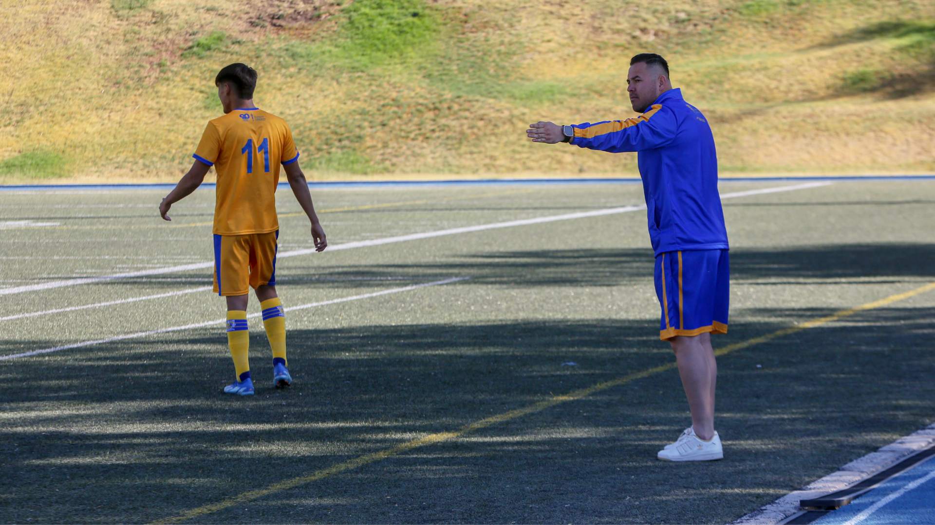Debuta Israel Jiménez como entrenador de Tigres en Universiada Nacional