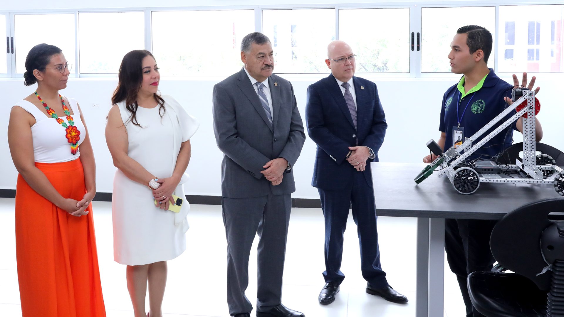 Inauguran STEMLAB en Preparatoria 7 Puentes