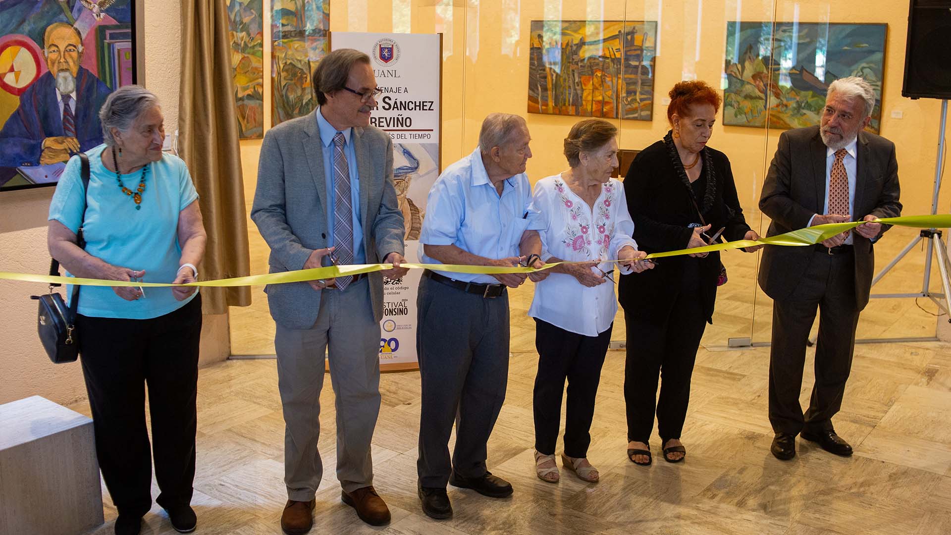 Inaugura la BURRF exposición recopilatoria de Javier Sánchez