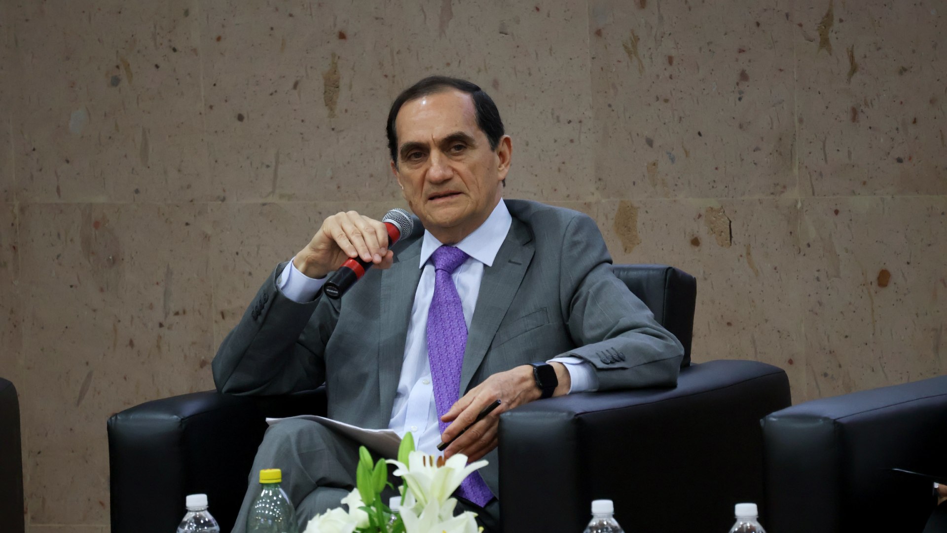 Reflexionan en FAECO sobre autonomía del Banco de México
