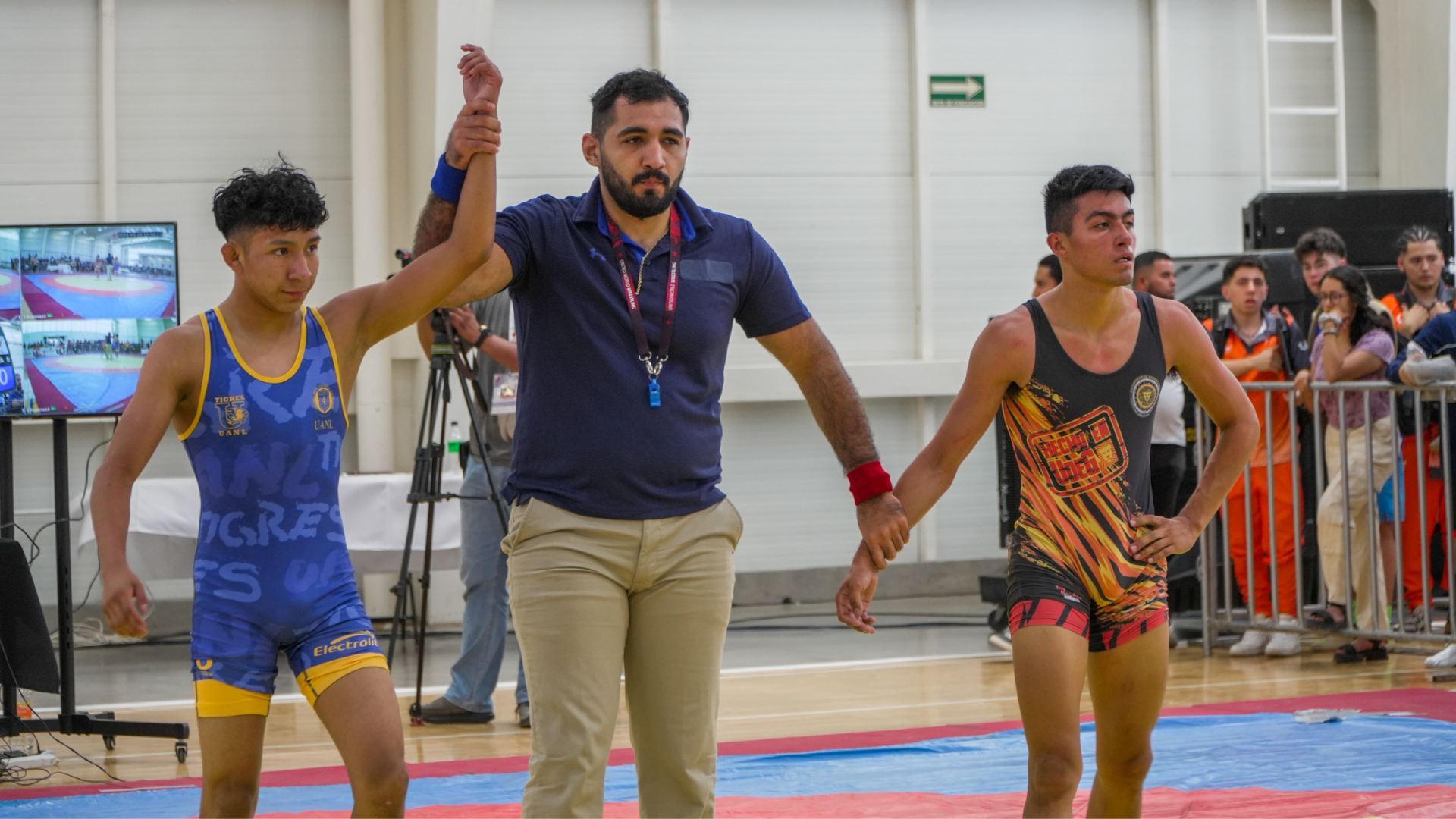 Brilla lucha universitaria en el medallero de Tigres