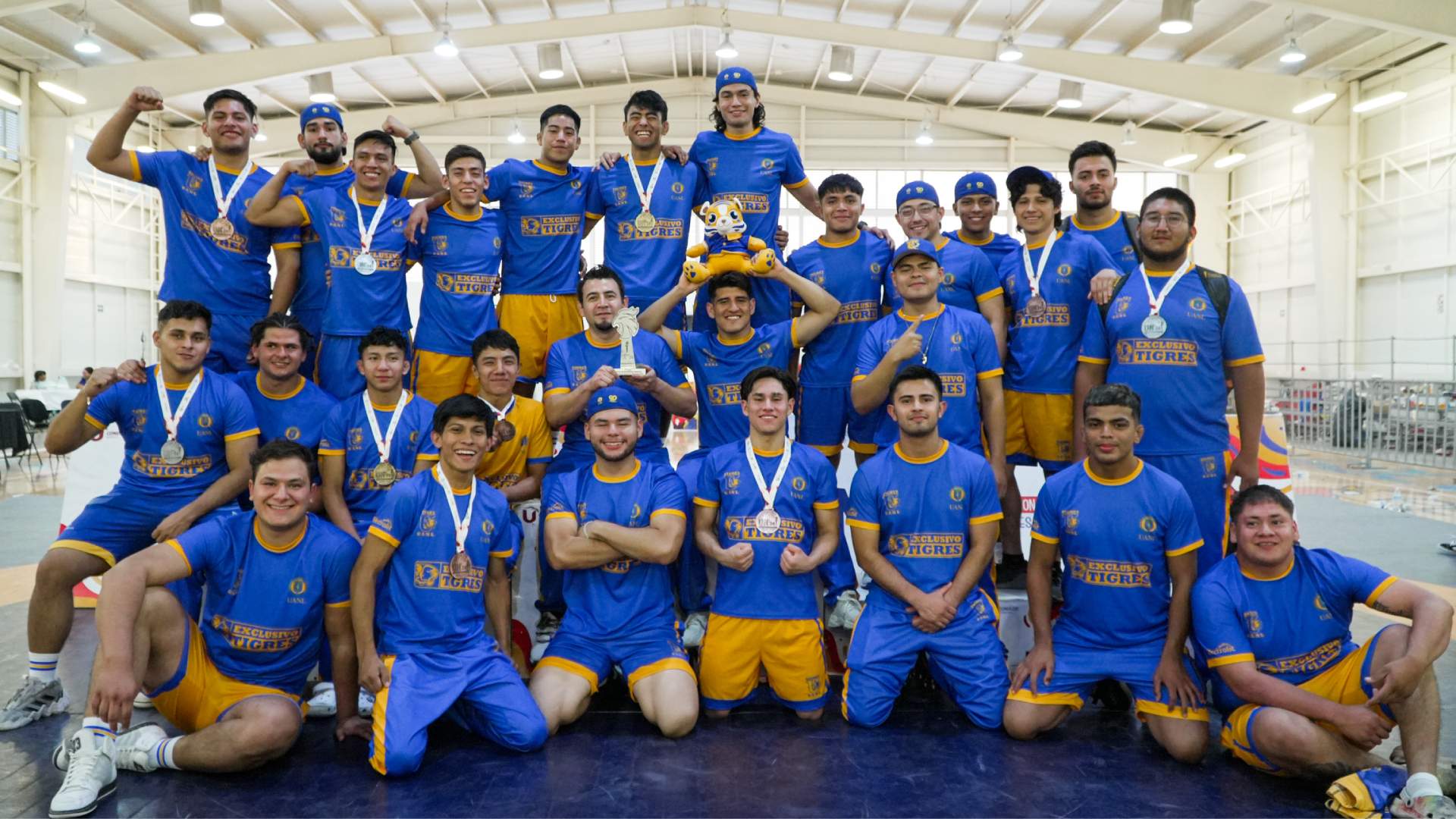 Dominan Tigres lucha universitaria en Aguascalientes