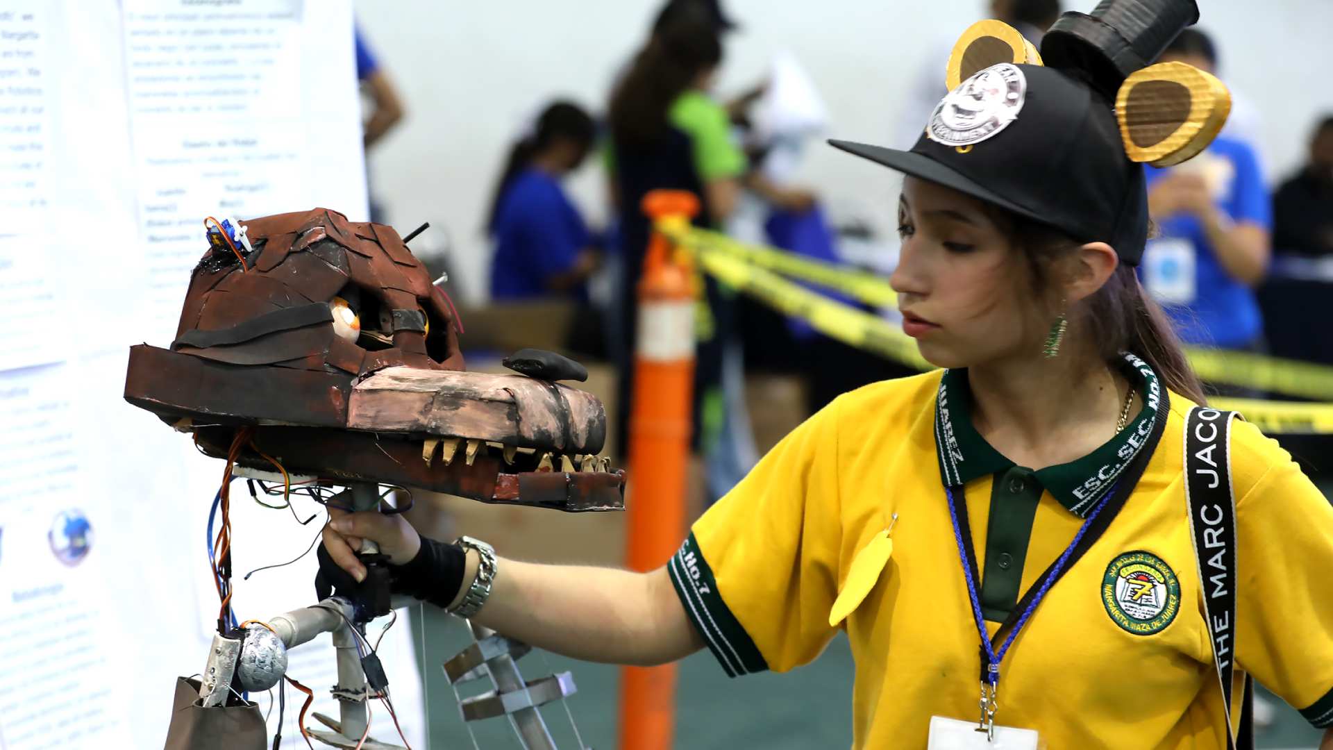 Destaca presencia de mujeres en torneo de robótica