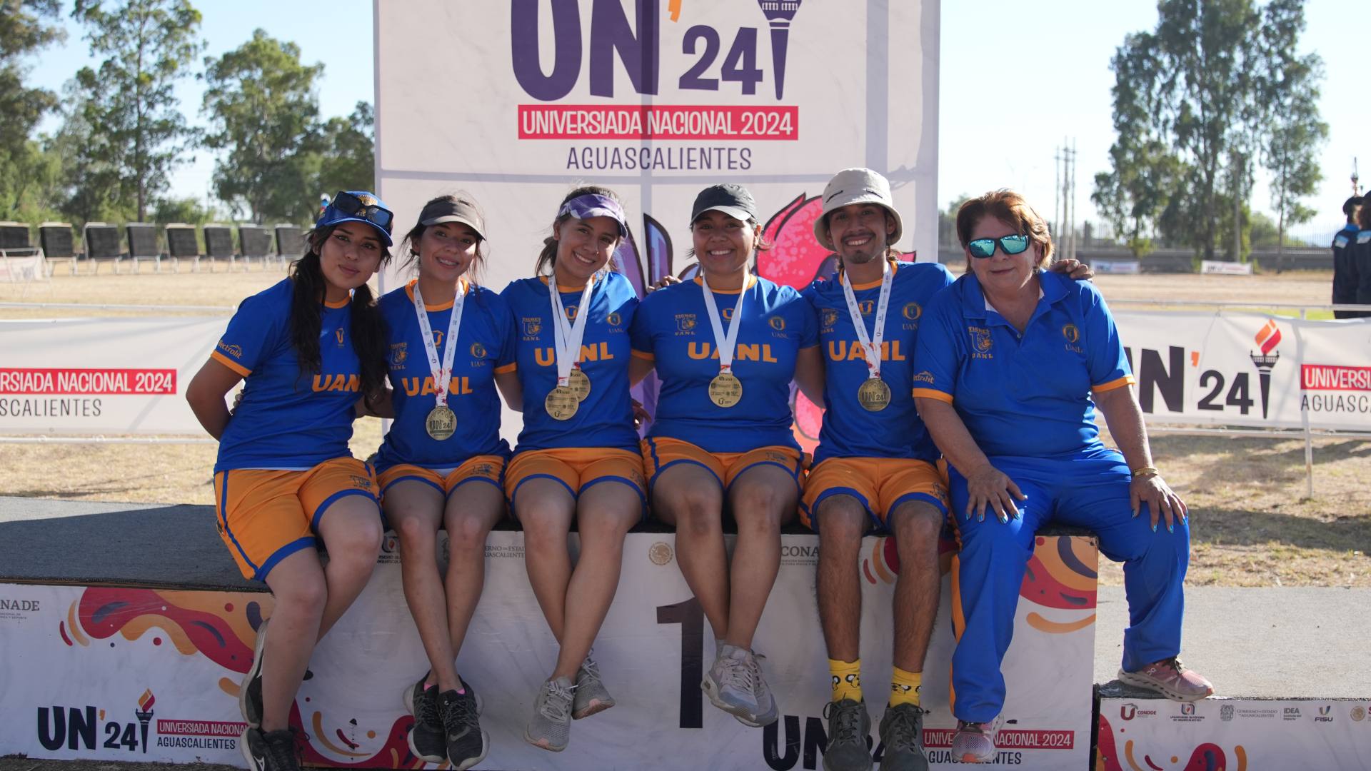 Logran arqueras de UANL medalla de oro en equipo femenil