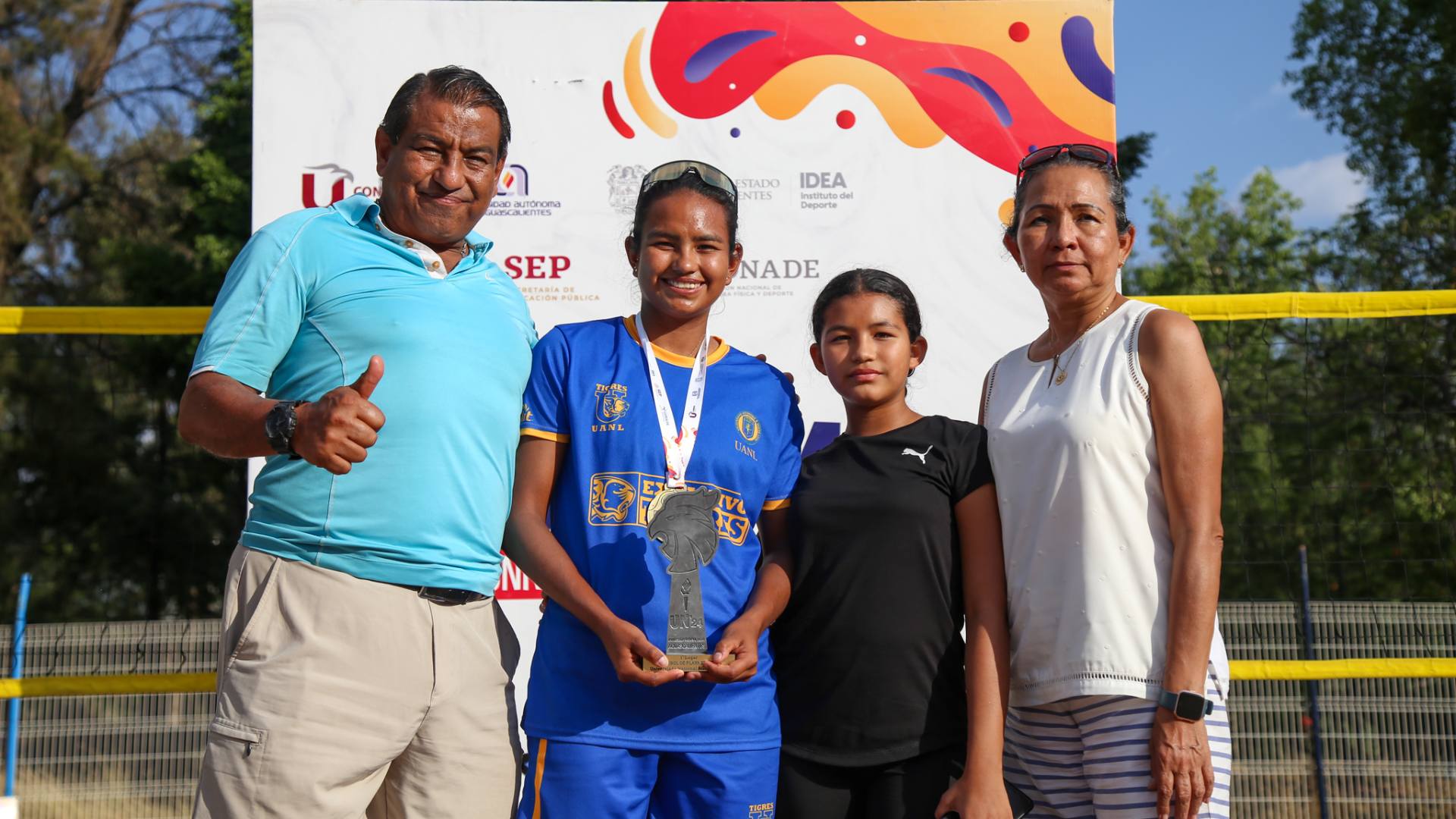 Oro y plata en voleibol de playa para la UANL