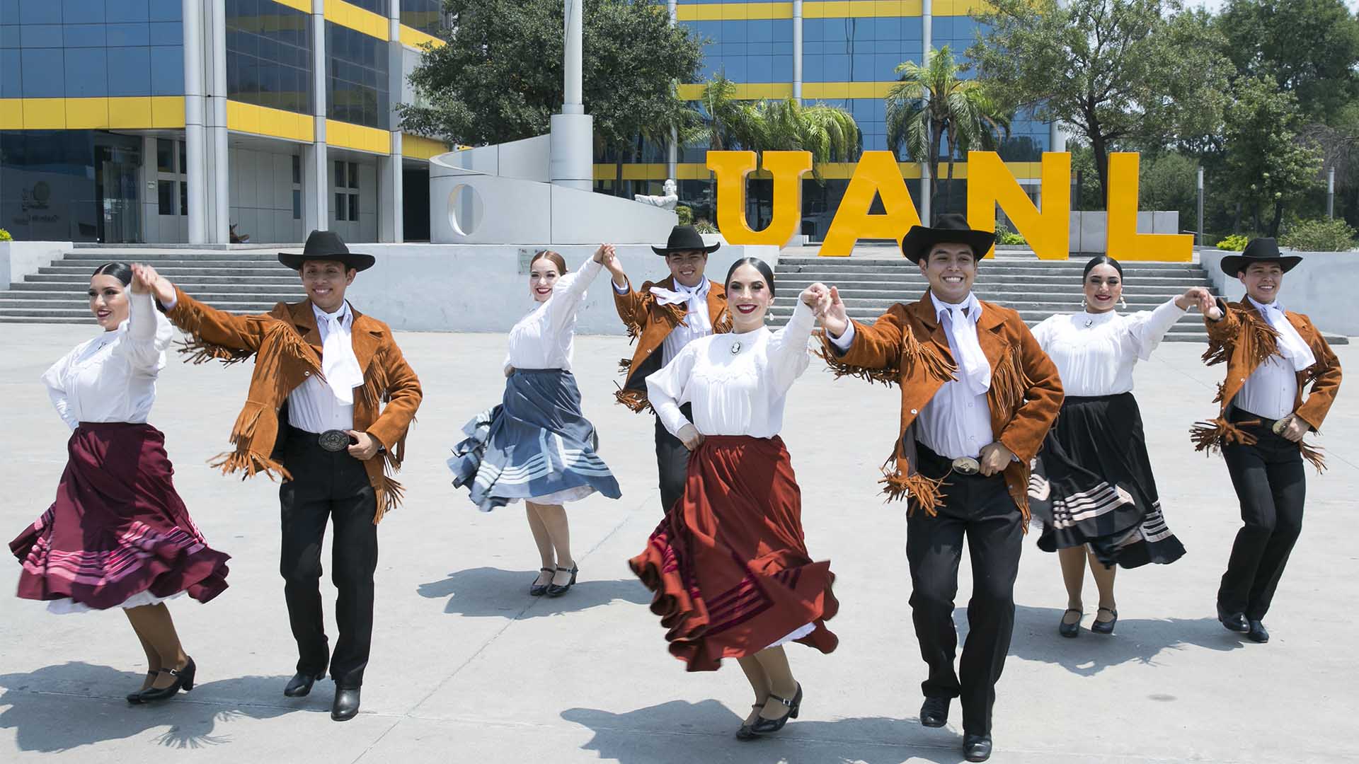 Compañía de danza de UANL lleva la polka de vuelta a casa