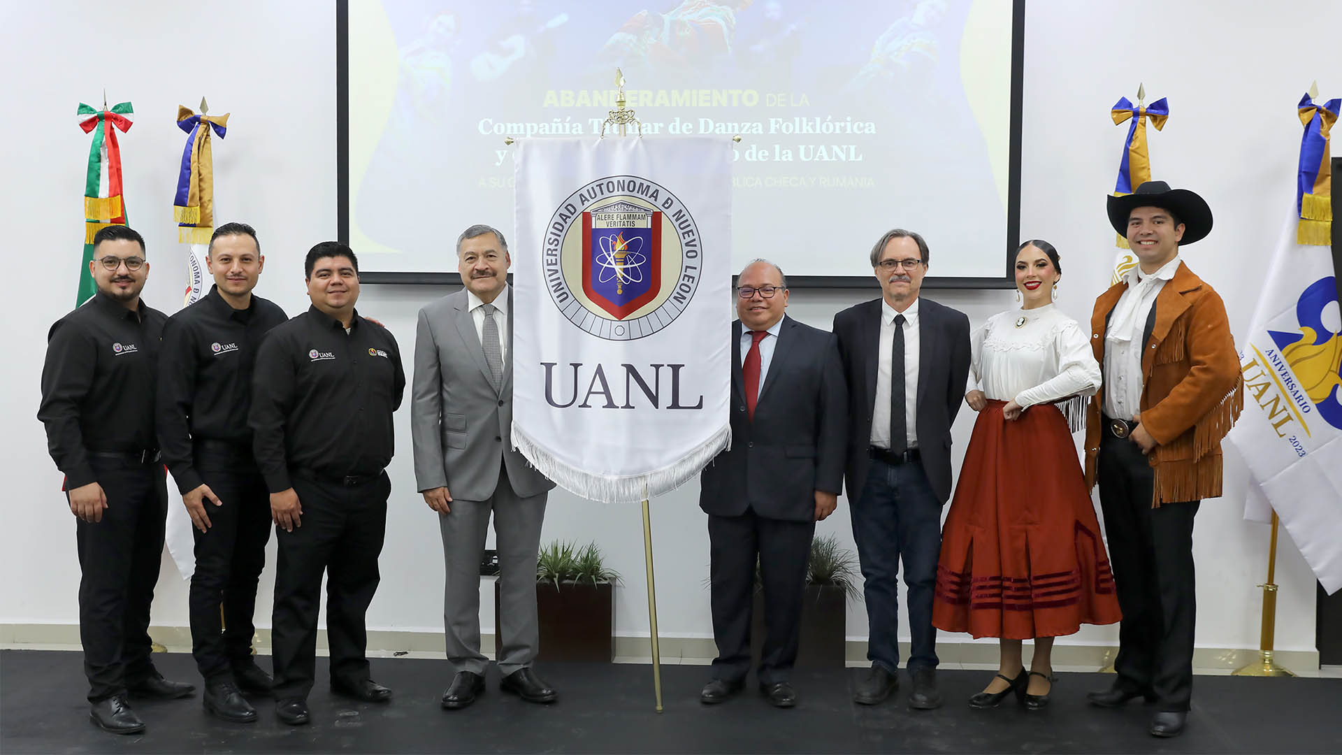 Lleva UANL folklor mexicano a Europa