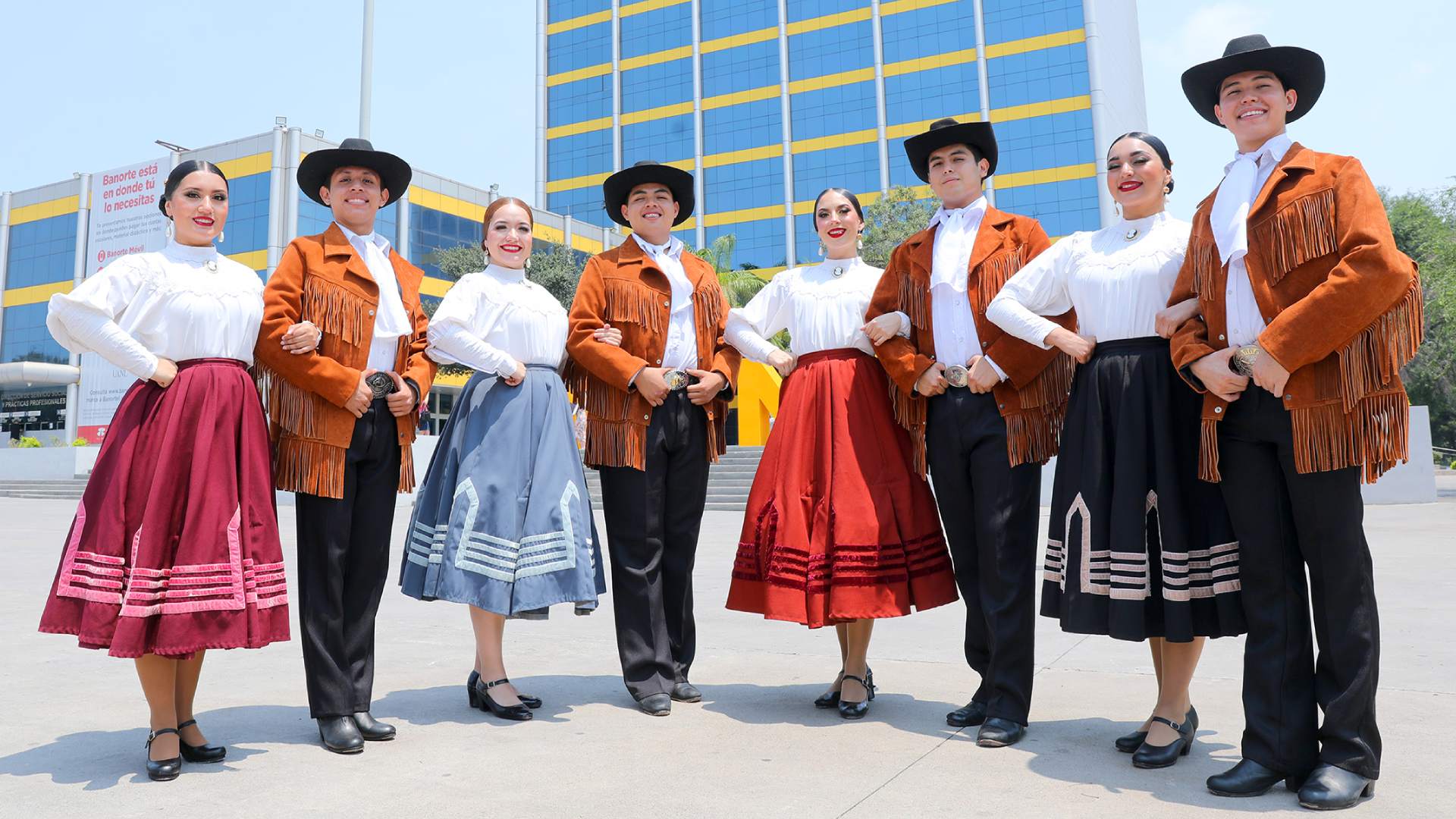 Lleva UANL folklor mexicano a Europa