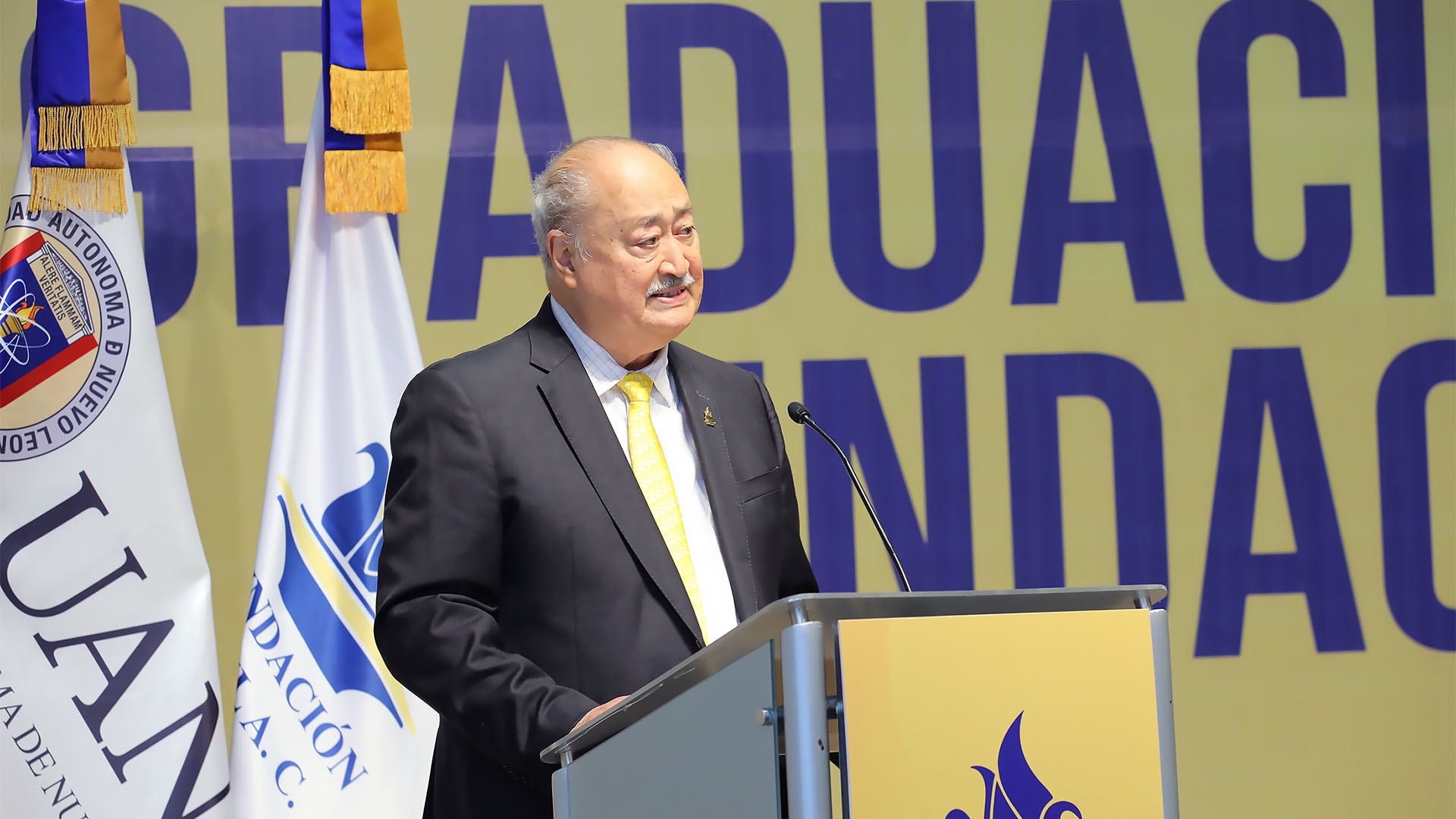 Agradecen graduados apoyo de la Fundación UANL a sus carreras