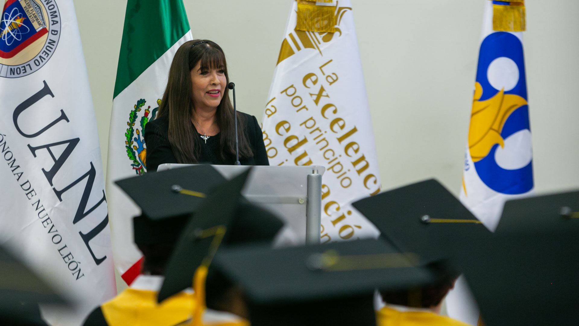 Diplomado para mayores de UANL transforma vida de egresados