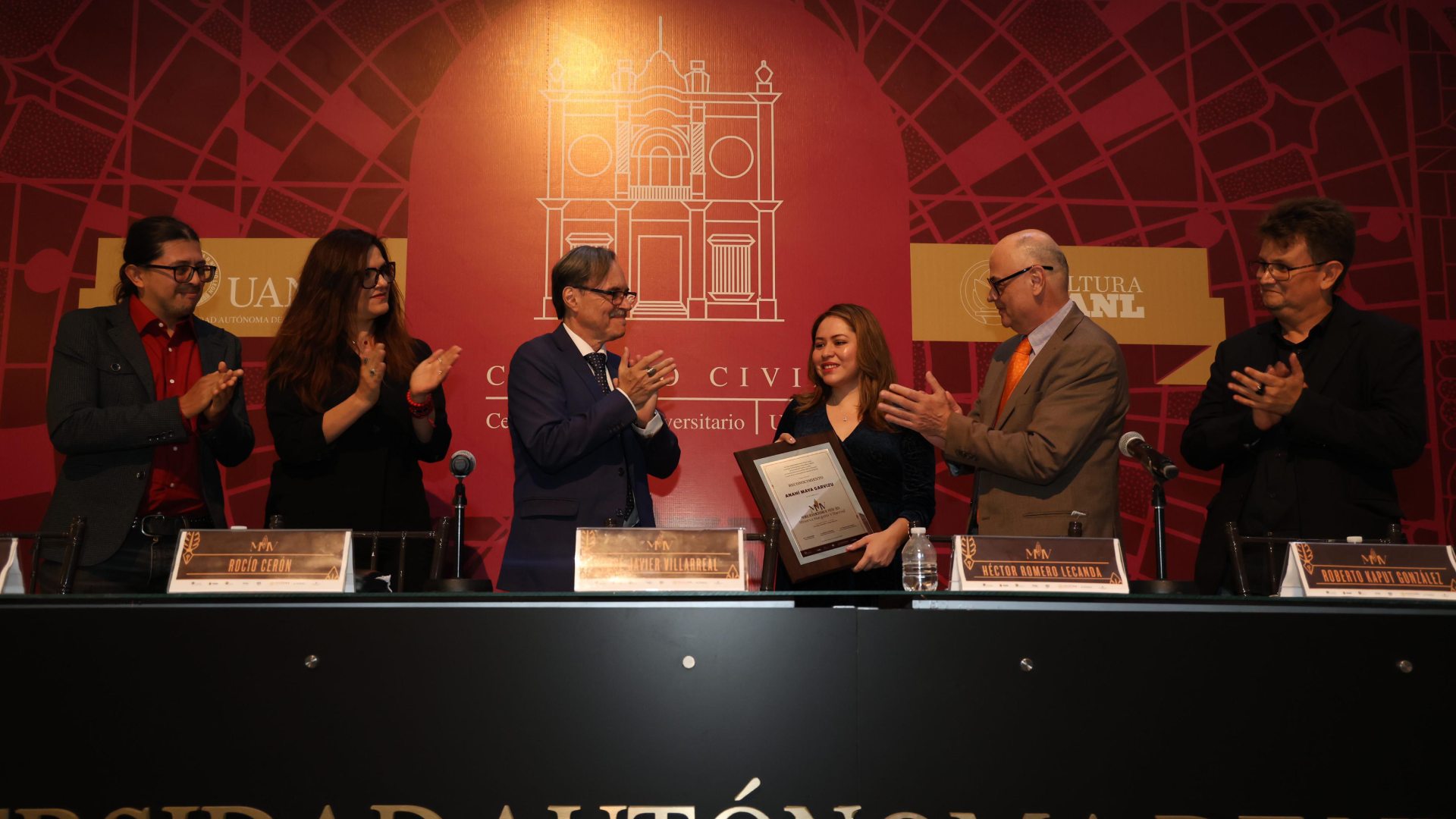 Gana Anahí Maya Garvizu premio