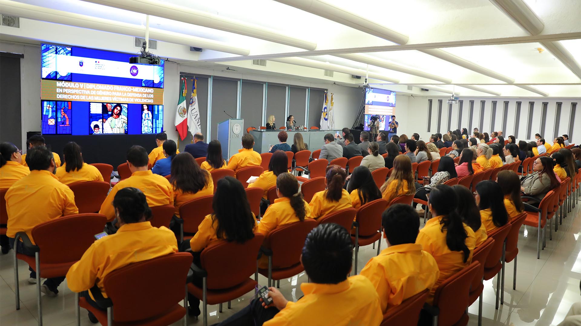 Aborda diplomado derechos de víctimas de violencia de género