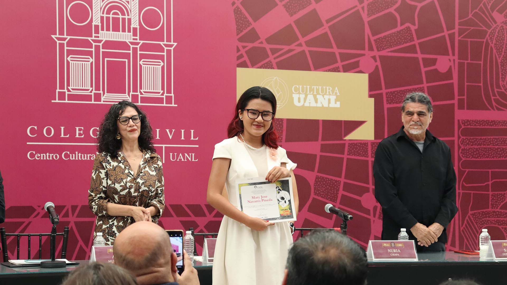 Sorprende creatividad de cómics e historietas de concurso de UANL