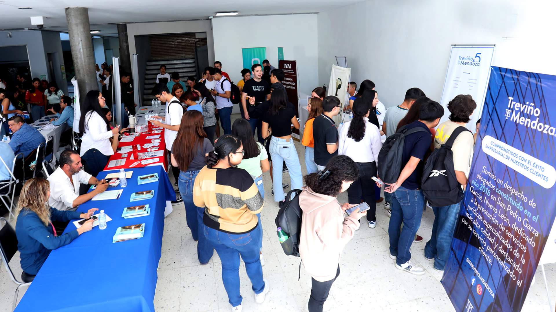 Ofertan empleos en Feria laboral FACDYC 2024