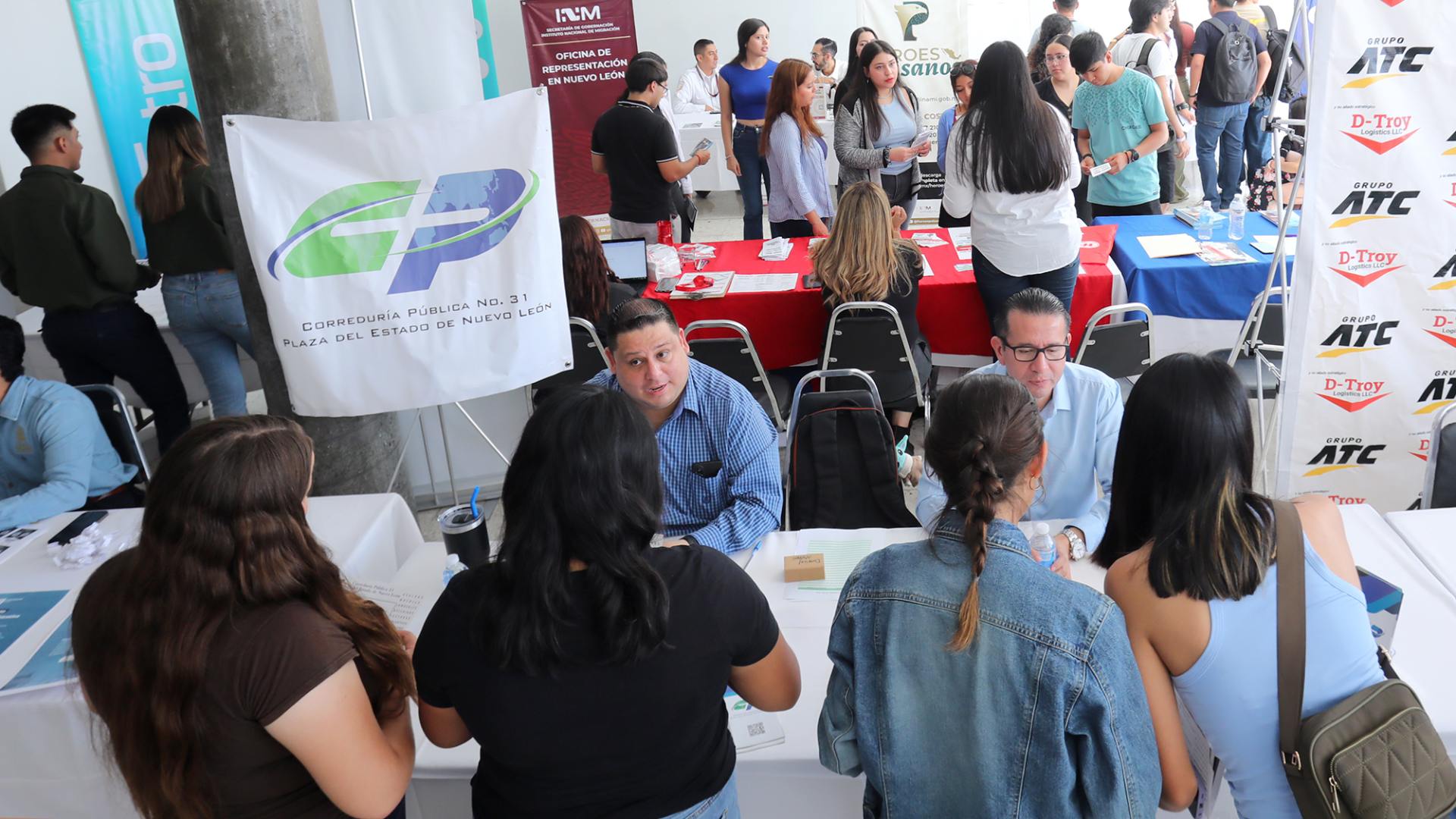 Ofertan empleos en Feria laboral FACDYC 2024