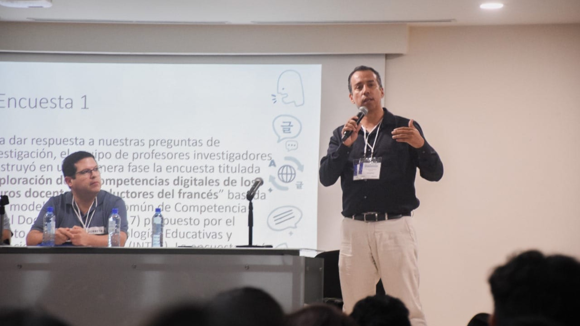 Reúne congreso de FFYL a expertos en lingüística aplicada