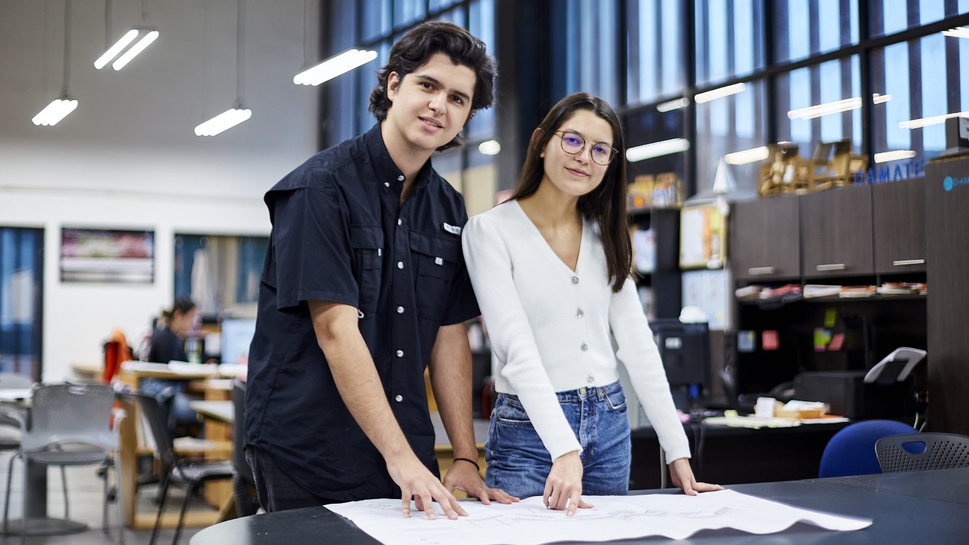 Celebra Arquitectura metas cumplidas en fiestas de aniversario