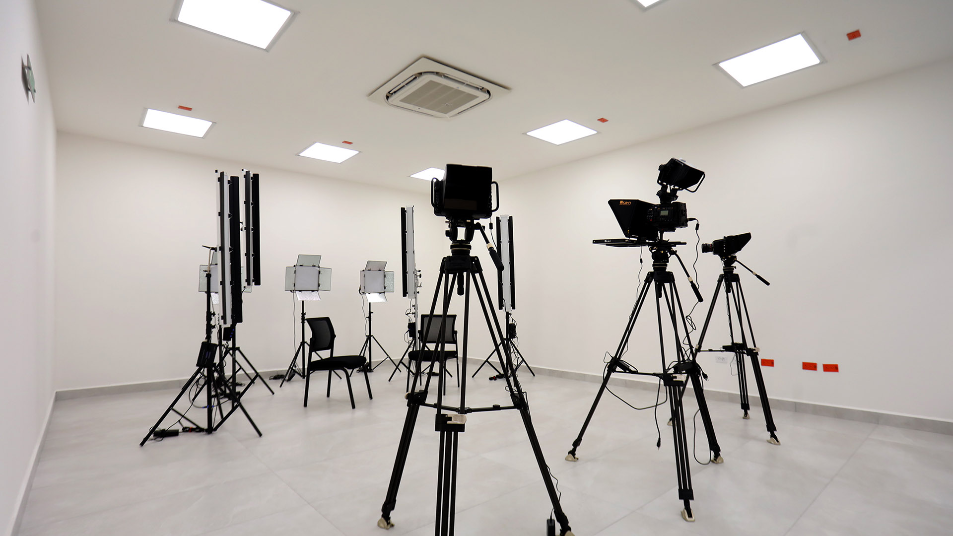 Inaugura FACPYA centro de innovación educativa y tecnológica