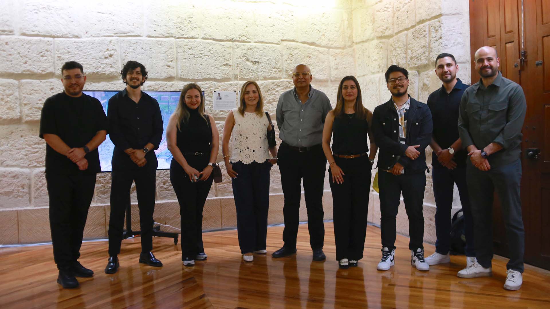 Reconecta Arquitectura con egresados en exposición de La Ocho