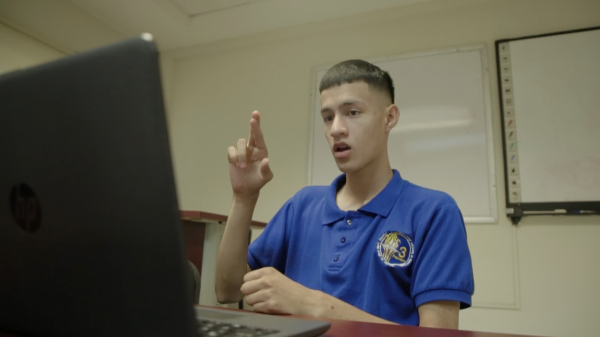 Busca Preparatoria 3 mejorar comunicación inclusiva con lengua de señas mexicana
